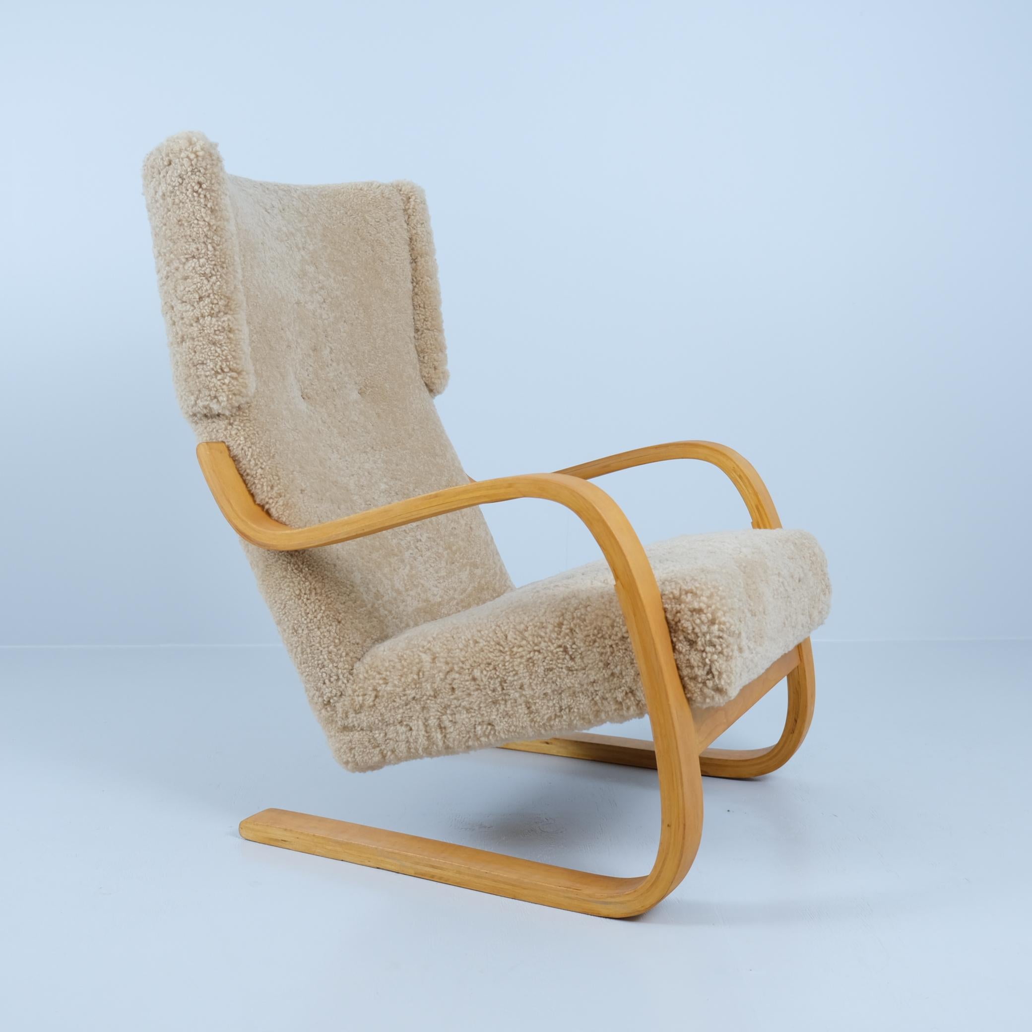 Alvar Aalto Sessel Modell 401 aus Birke und Honey Schafsleder, Artek 1950er Jahre im Zustand „Gut“ im Angebot in Helsinki, FI