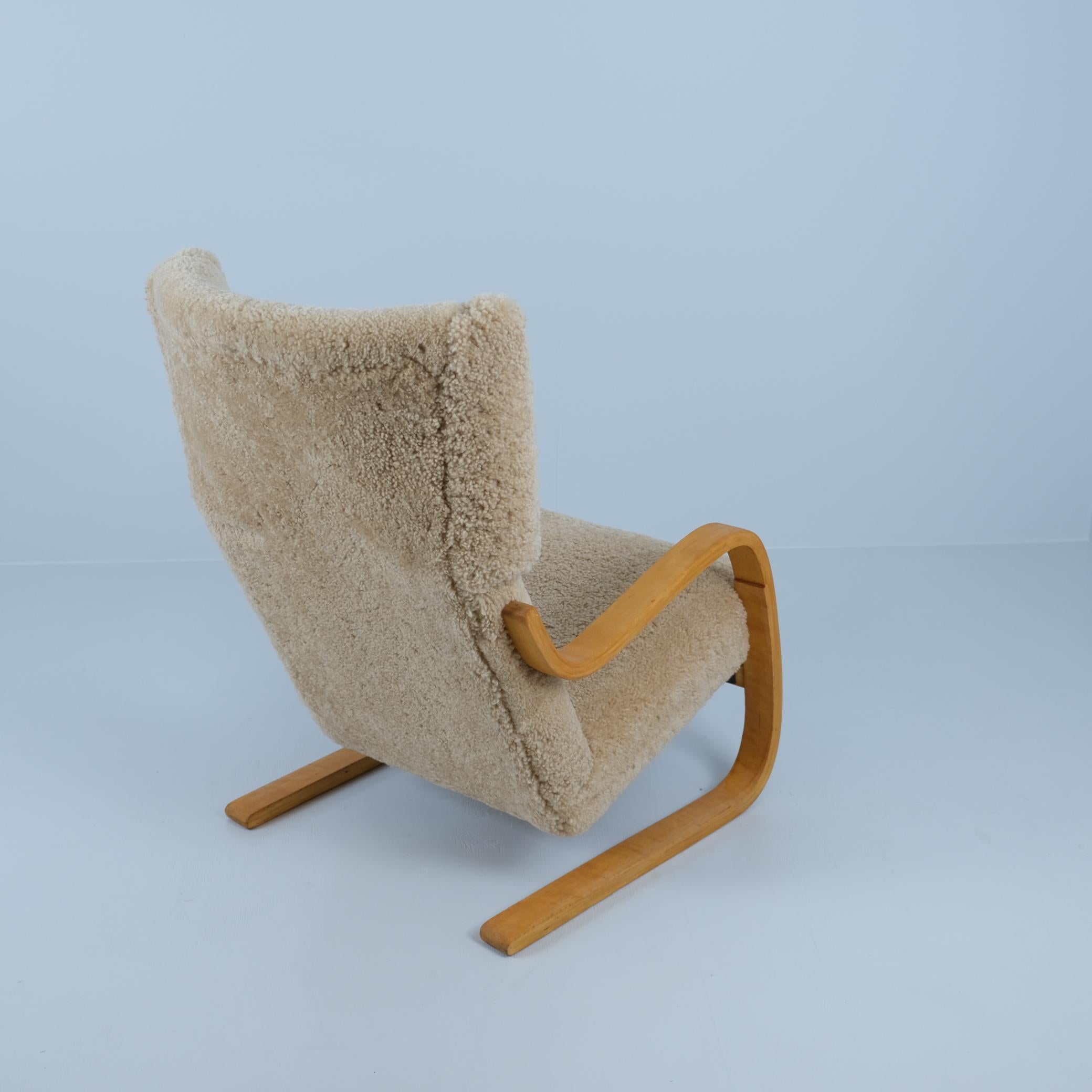 Alvar Aalto Sessel Modell 401 aus Birke und Honey Schafsleder, Artek 1950er Jahre (Mitte des 20. Jahrhunderts) im Angebot
