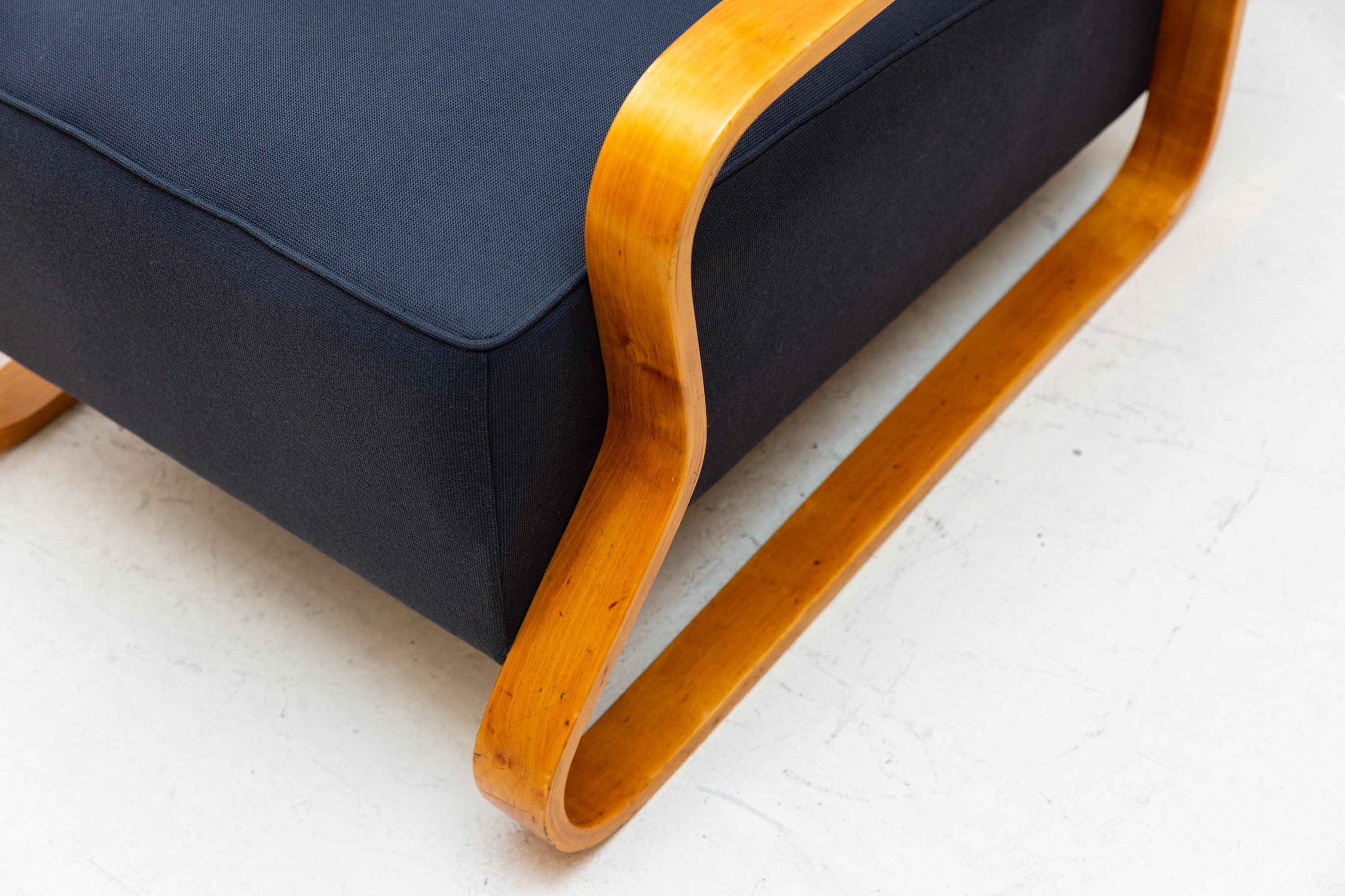 Metà XIX secolo Poltrona Alvar Aalto, Modello 44, disegnata nel 1931-1932 in vendita