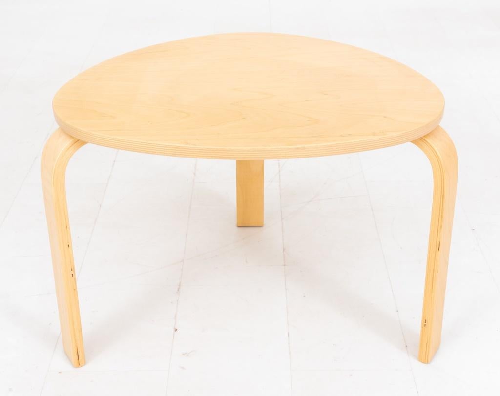 Alvar Aalto Artek Mid-Century Modern Side Tables, Pair For Sale 1