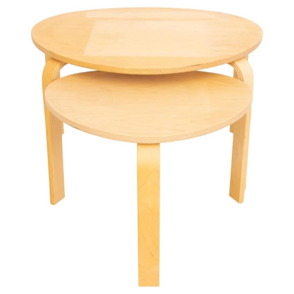 Paire de tables d'appoint Artek, modernes du milieu du siècle, d'Alvar Aalto+Aalto