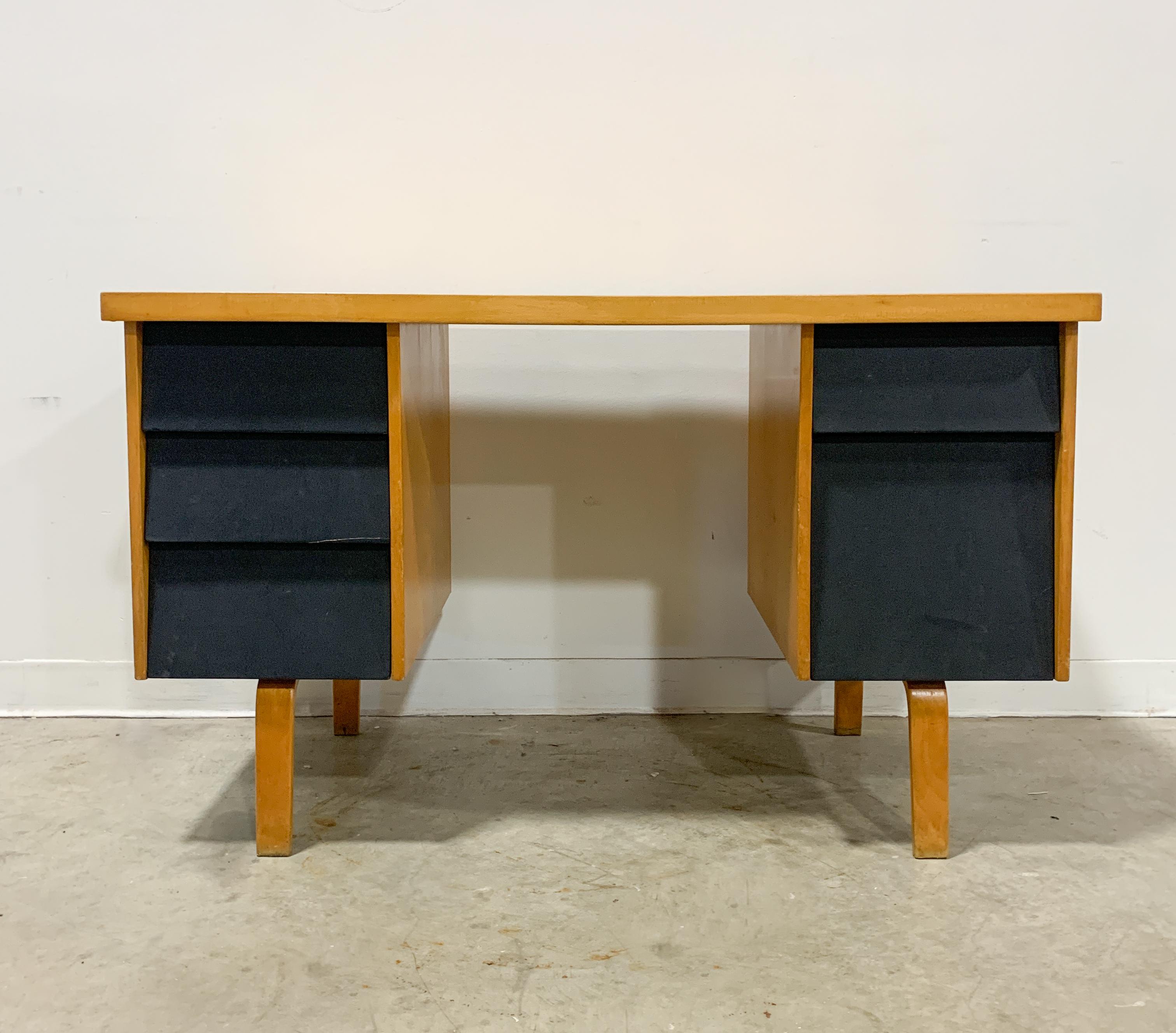 Alvar Aalto Artek-Pascoe 1940s Desk and Chair 4
