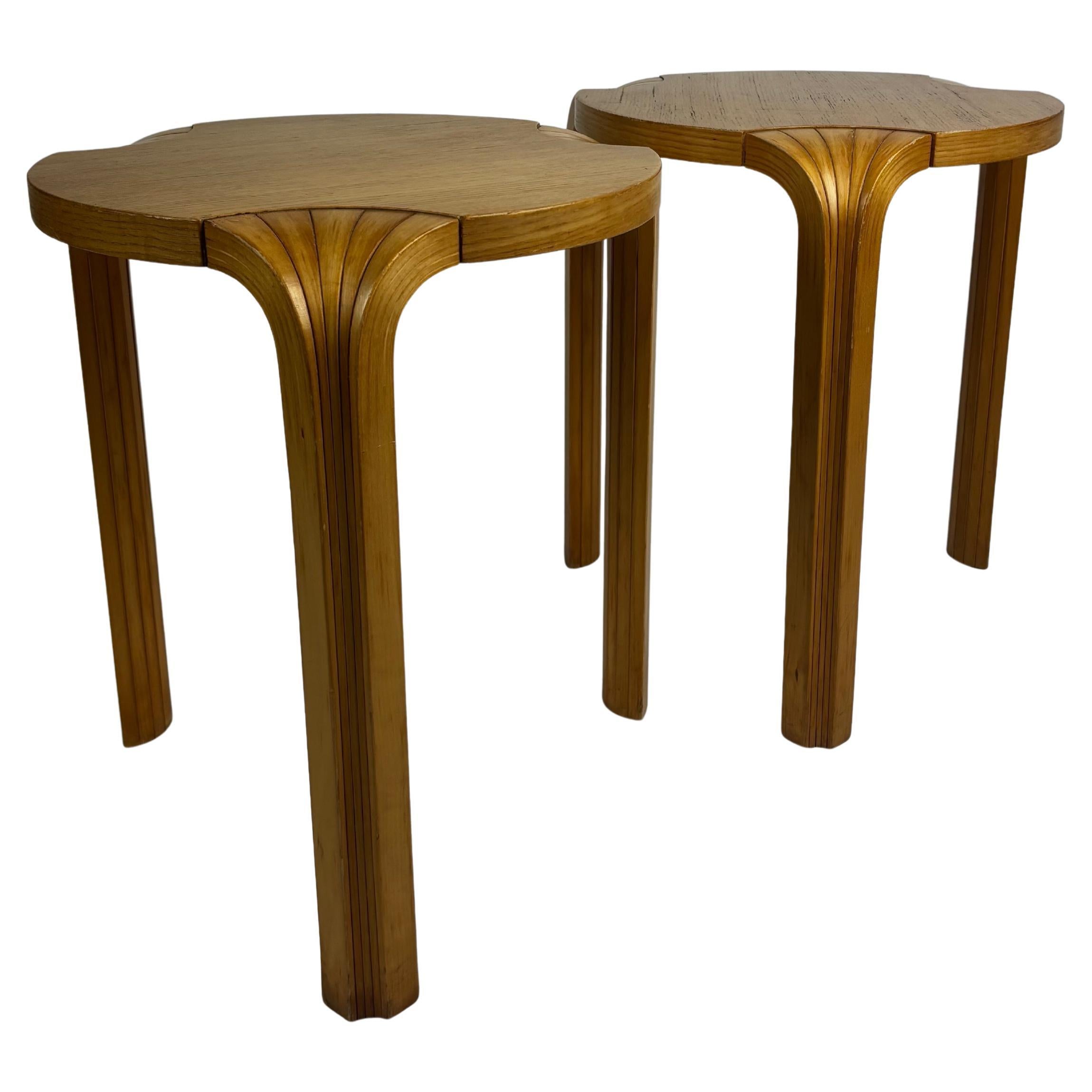 Alvar Aalto Artek X600 Stool Pair 1950
s en venta