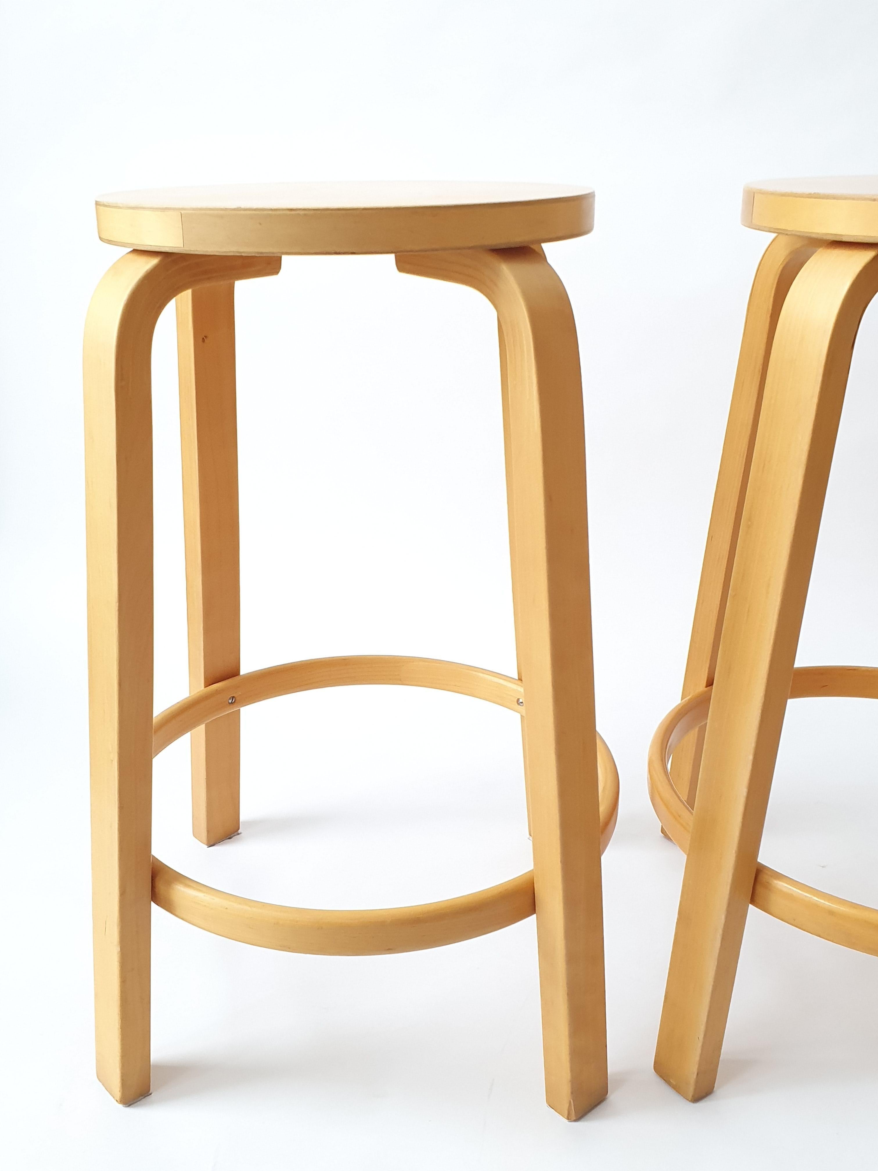 Alvar Aalto Bar Stool 64 by Artek 4 pieces In Good Condition In Espoo, FI