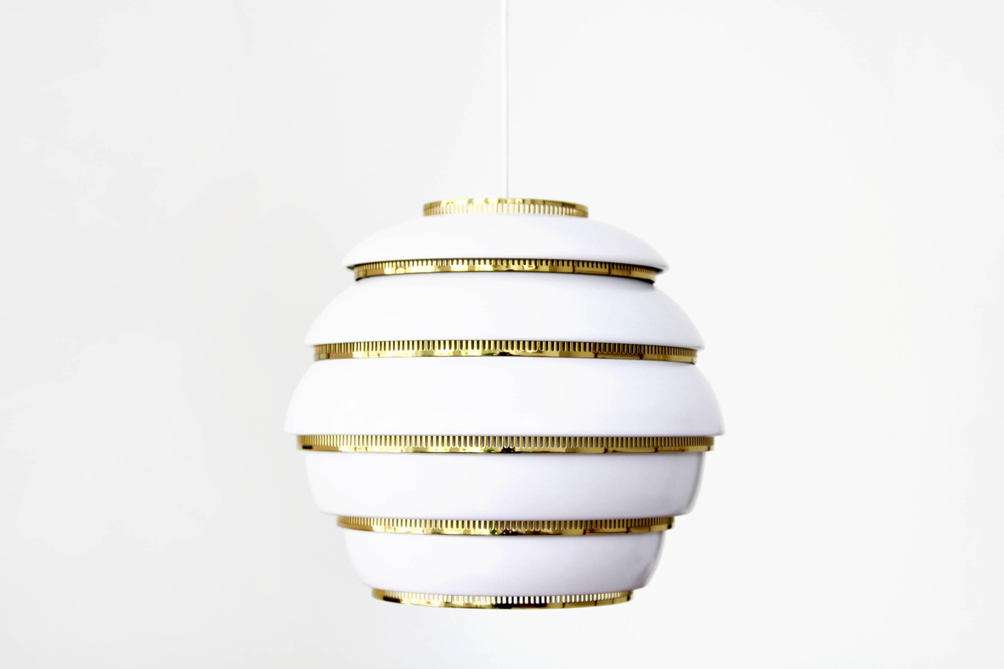 Scandinavian Modern Alvar Aalto Beehive Lamp from Artek Model A331 in White with Brass