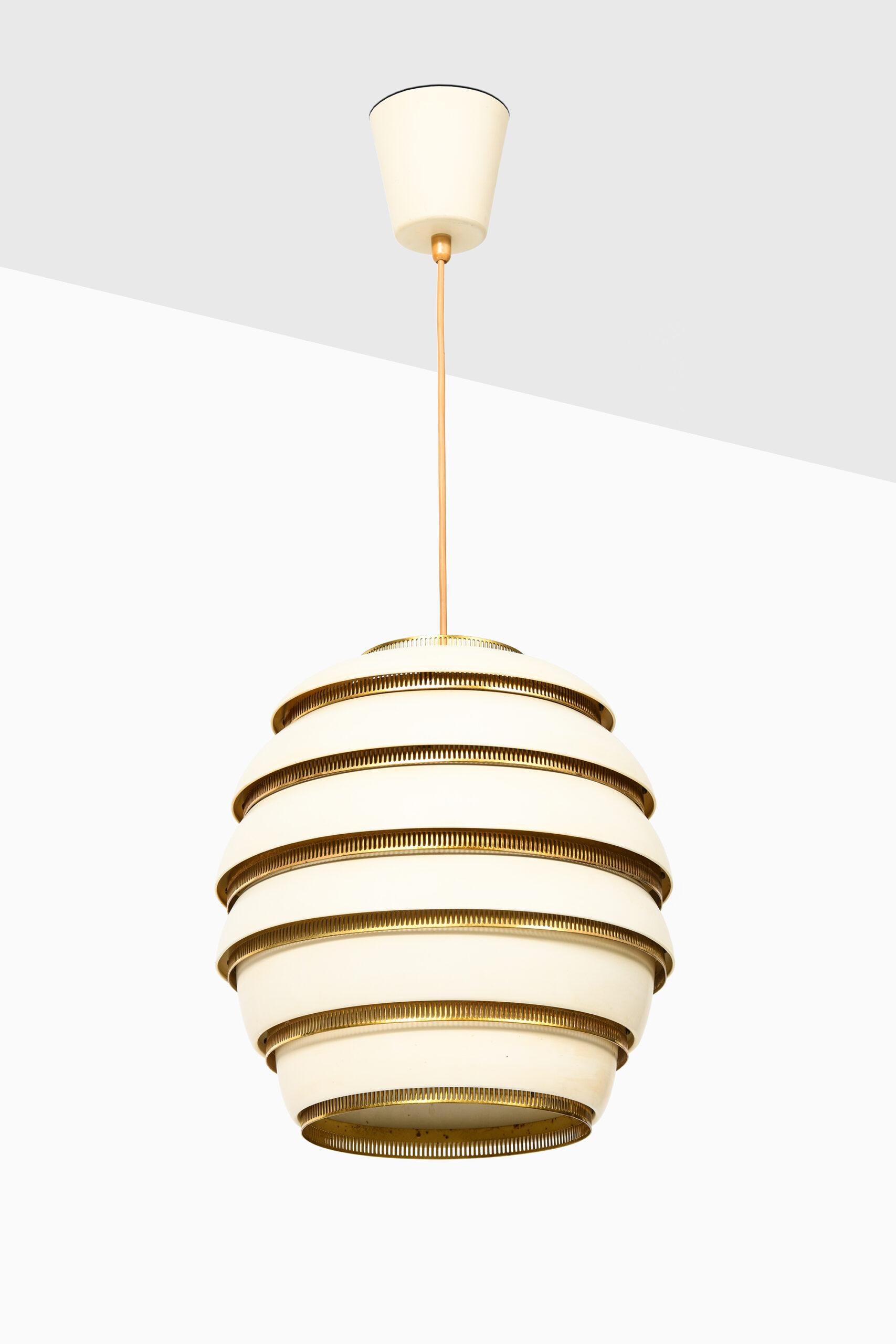 Milieu du XXe siècle Lampe ruche Alvar Aalto Modèle n° A332 Produite par Valaistusty en Finlande en vente