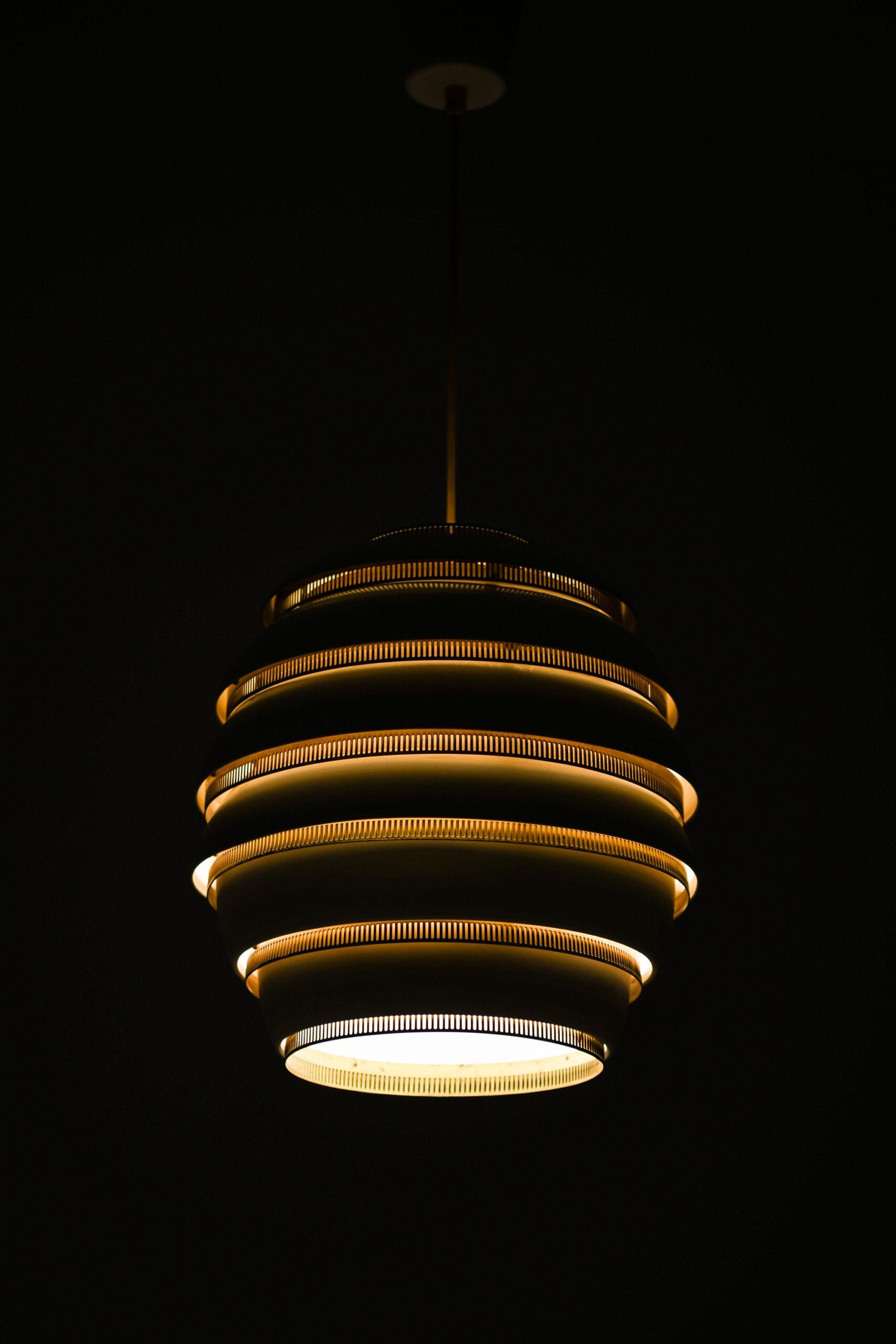 Lampe ruche Alvar Aalto Modèle n° A332 Produite par Valaistusty en Finlande en vente 1