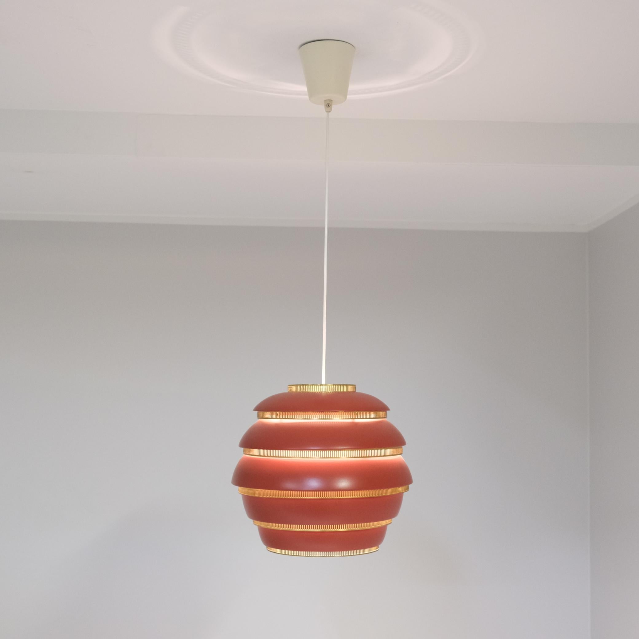 This is one of Alvar Aalto's most iconic lighting designs. It was first designed in 1953. The design is incredibly simple and takes from nature as it mimics the hanging beehives on a tree. This lamp almost feels like its weightless. The design was