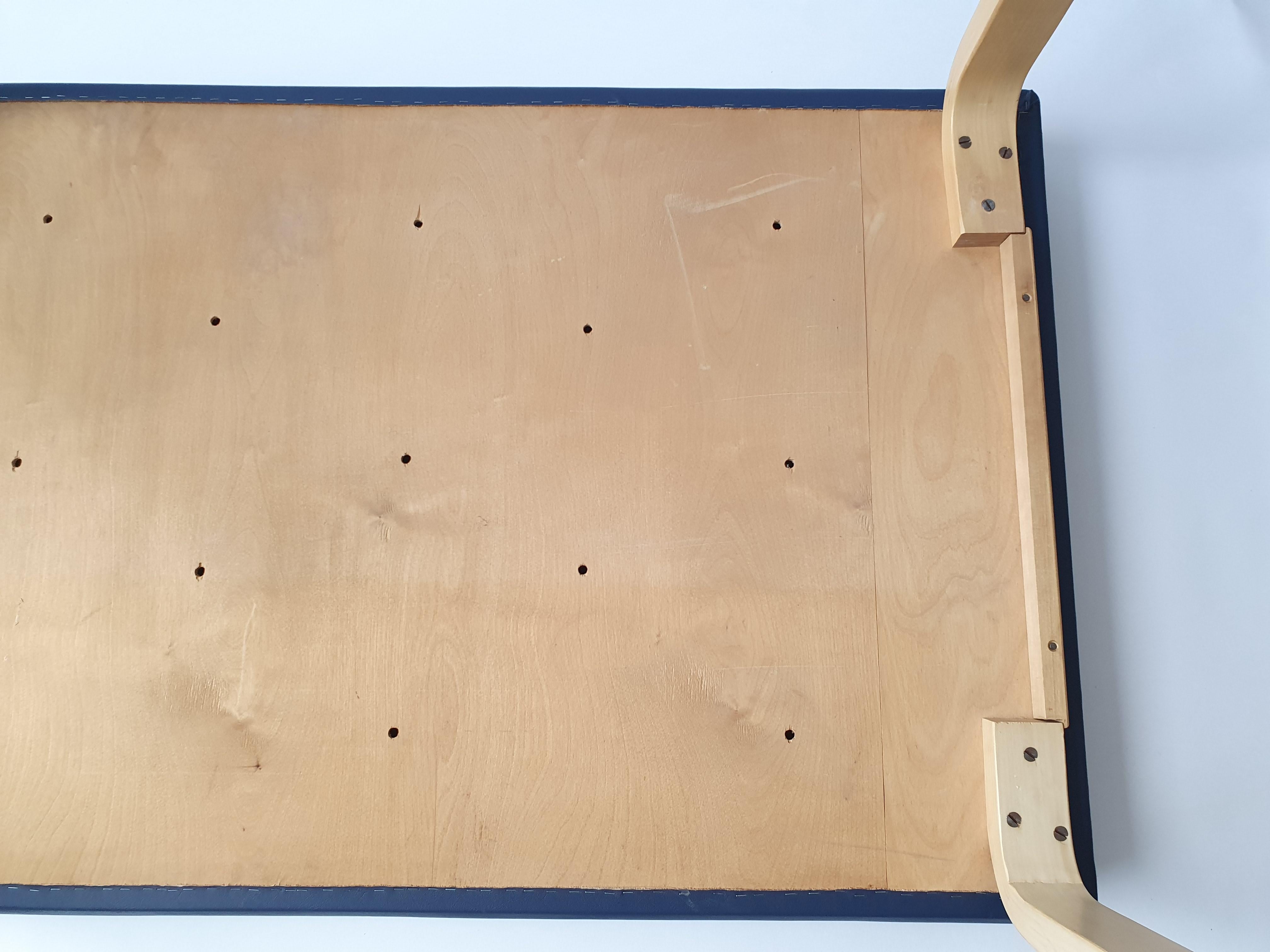 Banc Alvar Aalto+Aalto d'Artek des années 1960 à la Banque de Finlande en vente 5