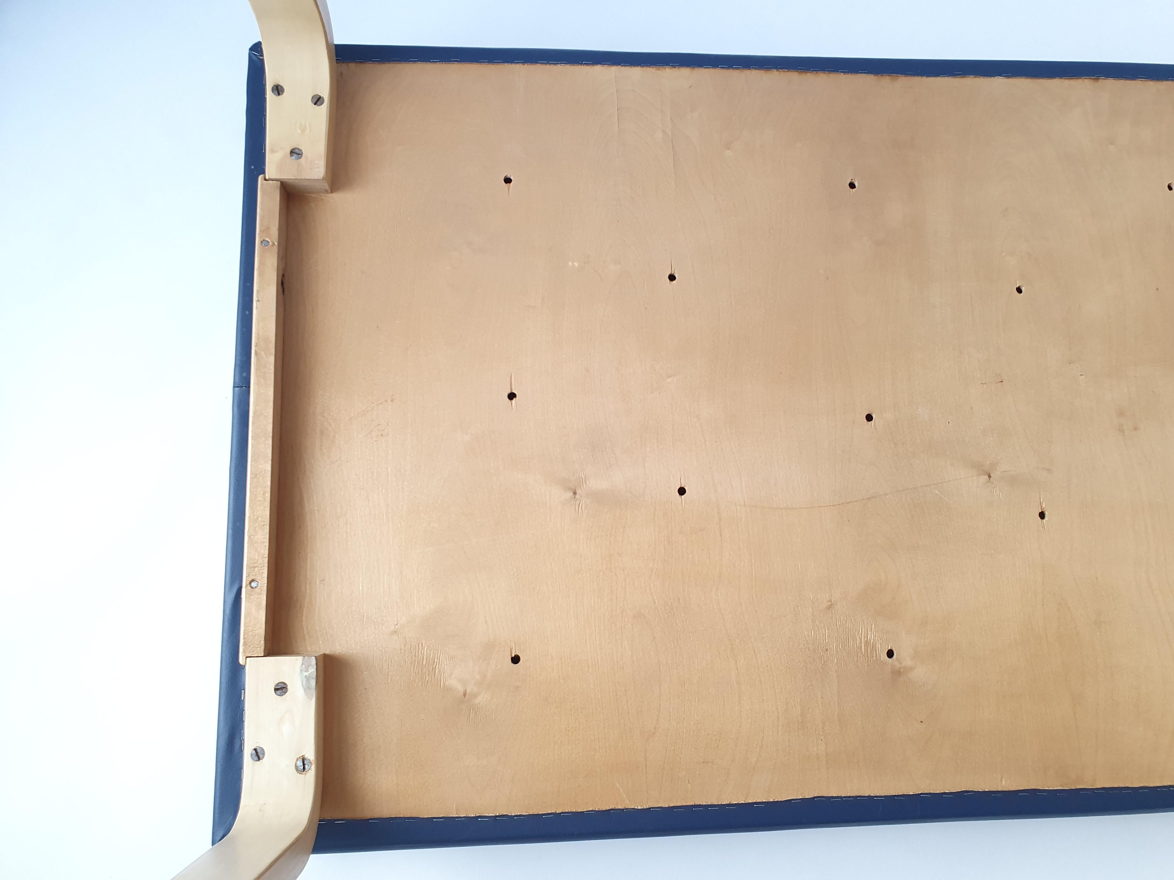 Banc Alvar Aalto+Aalto d'Artek des années 1960 à la Banque de Finlande en vente 7
