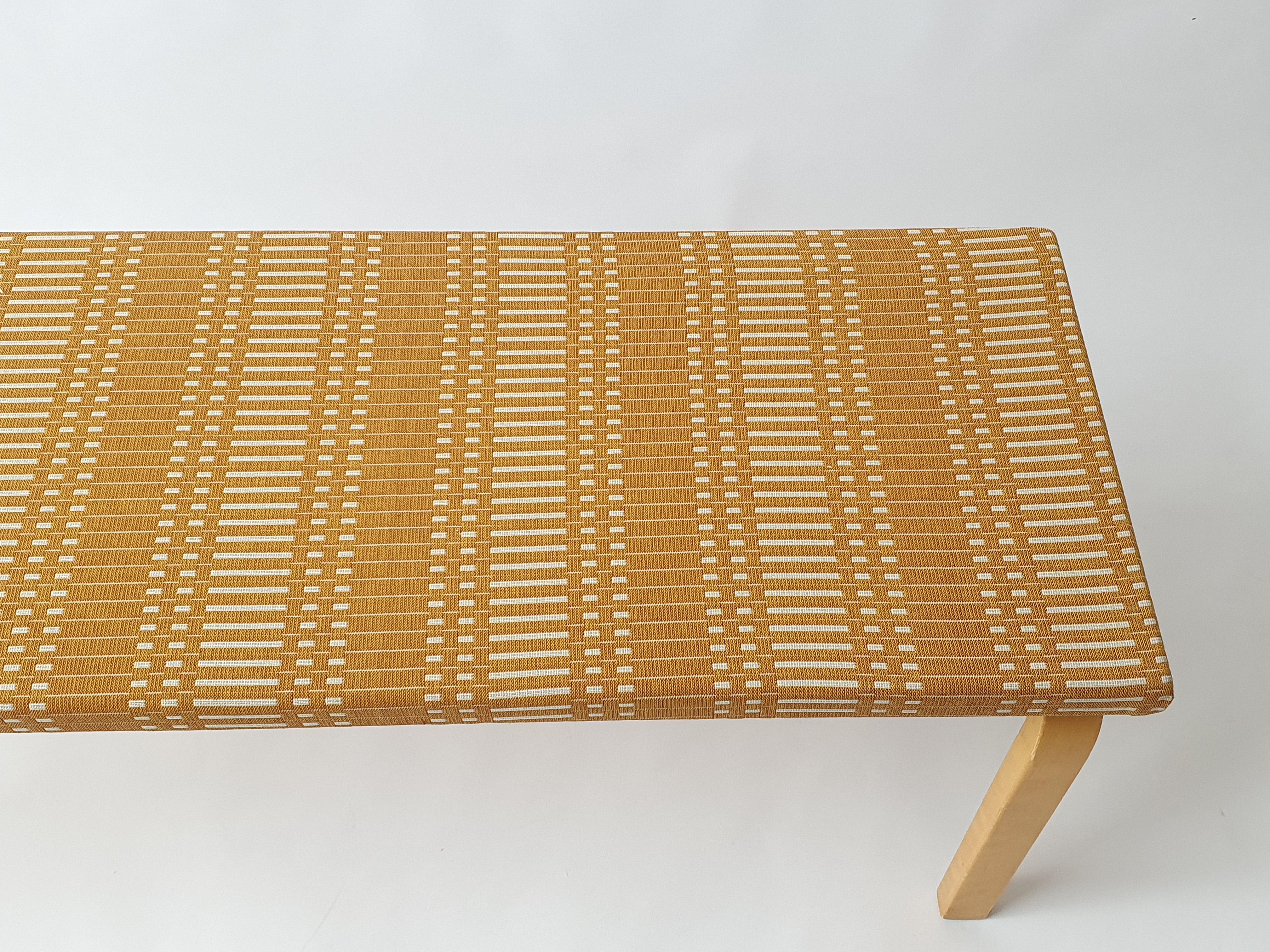 Banc Alvar Aalto+Aalto avec Johanna Gullichsen Helios Fabrics en vente 5