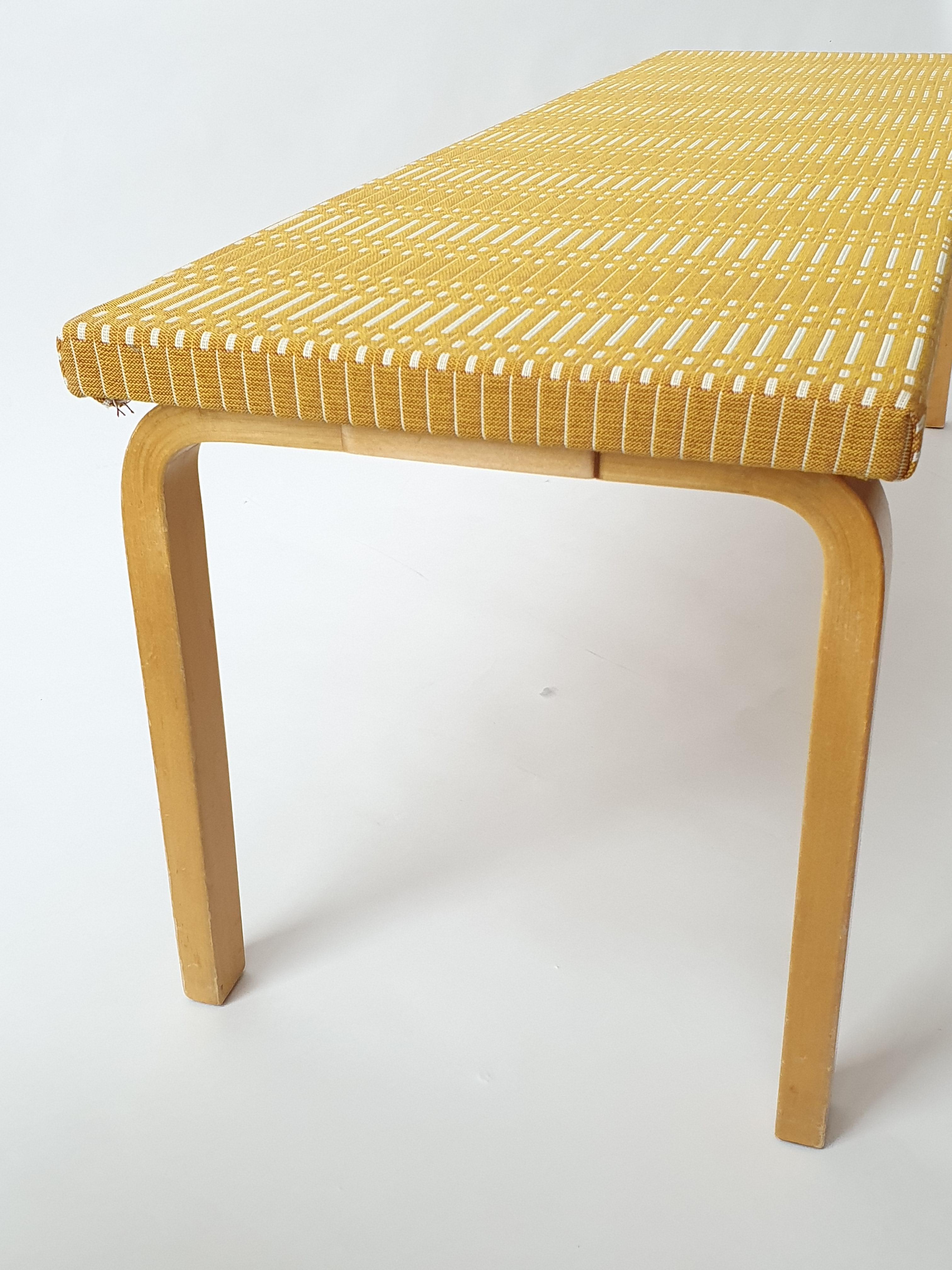 Banc Alvar Aalto+Aalto avec Johanna Gullichsen Helios Fabrics Bon état - En vente à Espoo, FI