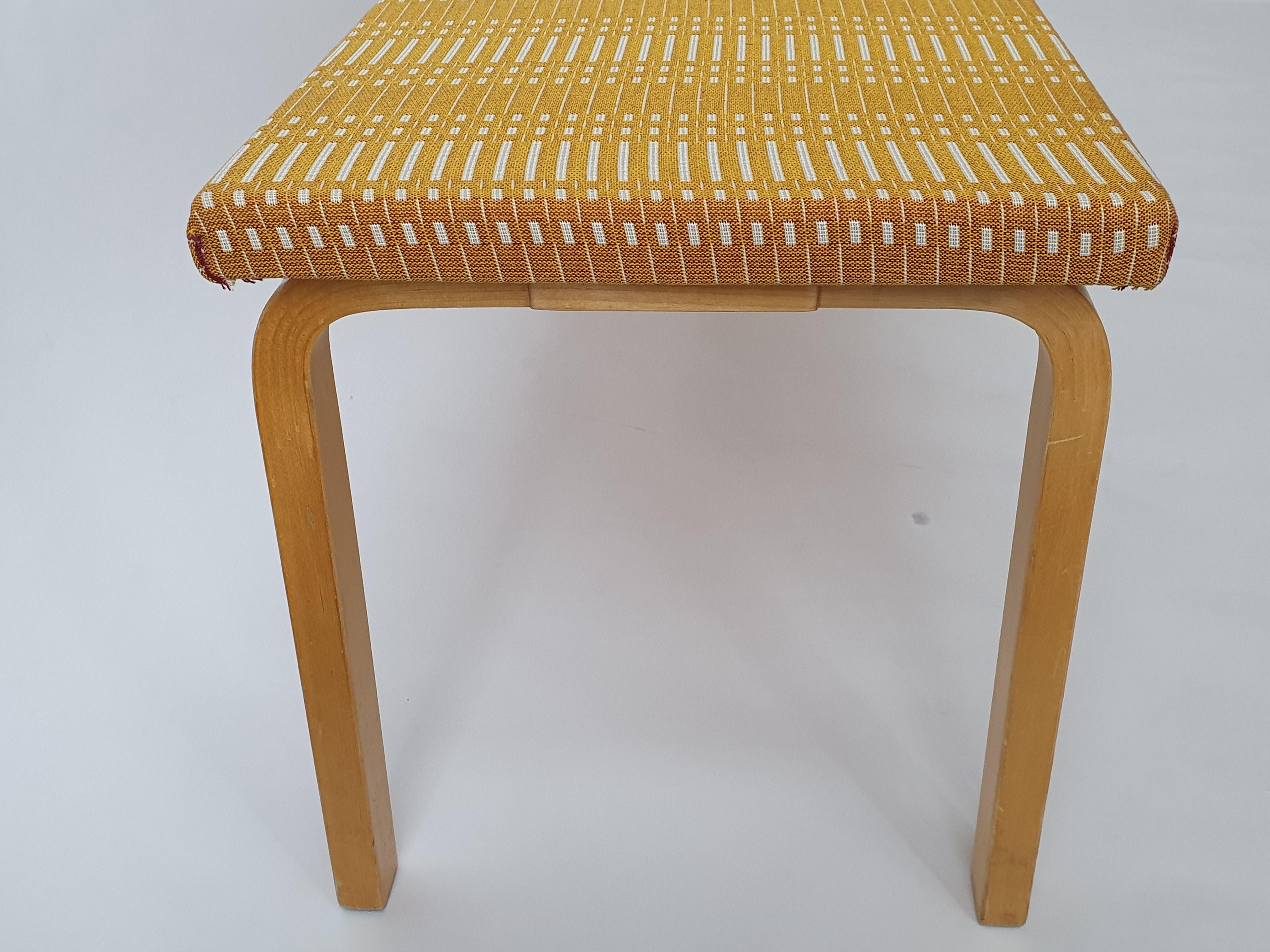 Milieu du XXe siècle Banc Alvar Aalto+Aalto avec Johanna Gullichsen Helios Fabrics en vente