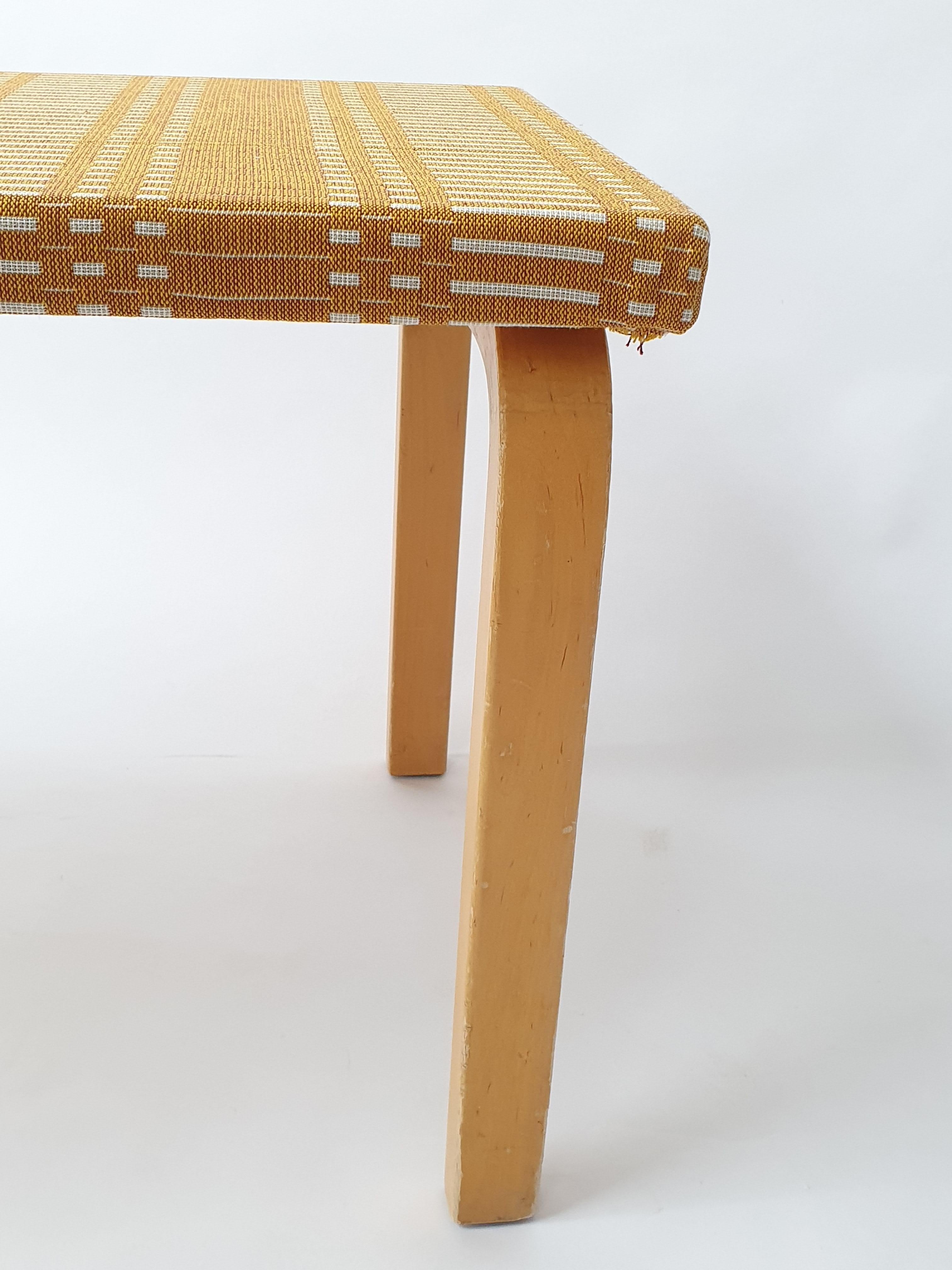 Banc Alvar Aalto+Aalto avec Johanna Gullichsen Helios Fabrics en vente 1
