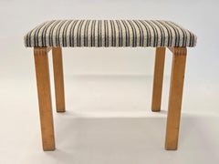 Banc Alvar Aalto avec pieds d'époque de la guerre par Artek dans les années 1940