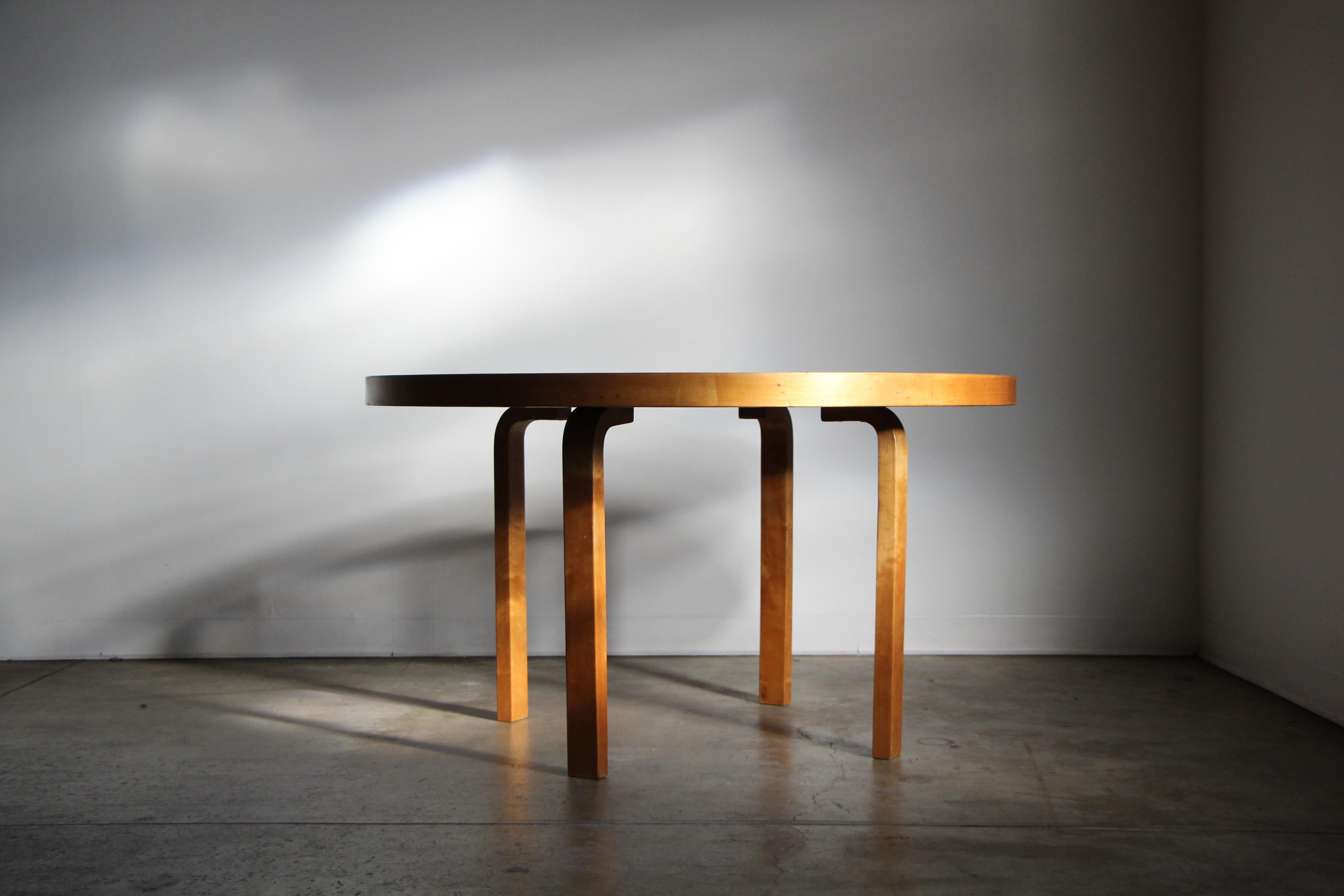 A beautiful 1930s dining table by Alvar Aalto for Finmar, executed in Birch plywood with L-legs. This stunning early example is in excellent condition, recently cleaned up with some lovely age-related patina. The wood has a lovely golden color, and