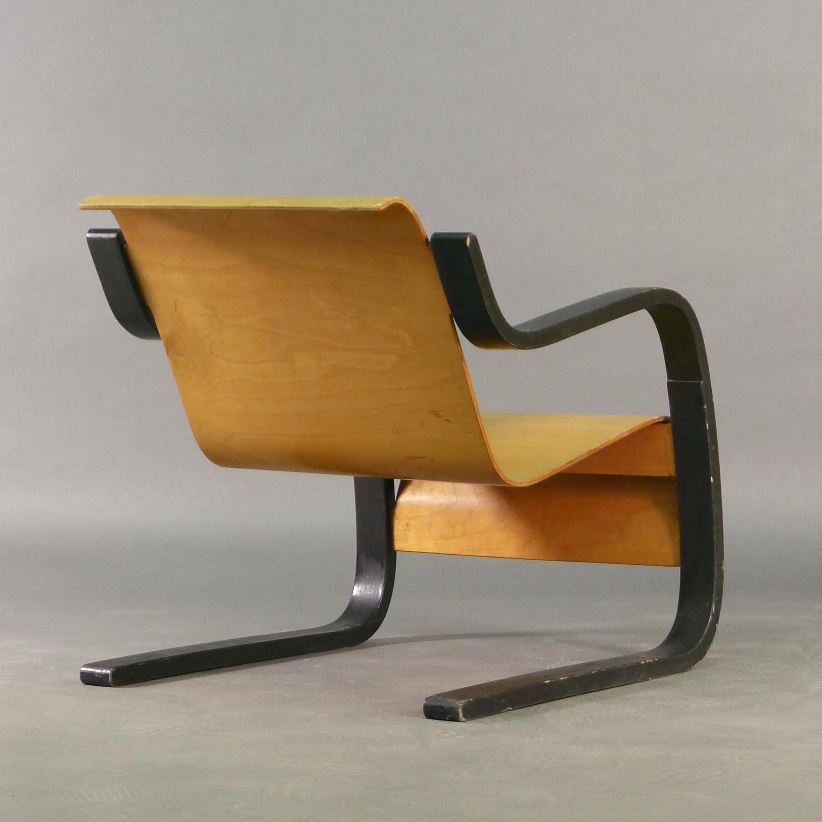 Freitragender Stuhl Alvar Aalto aus Birkenholz und Sperrholz, Modell 31, Huonekalu-ja, Finnland (Finnisch) im Angebot