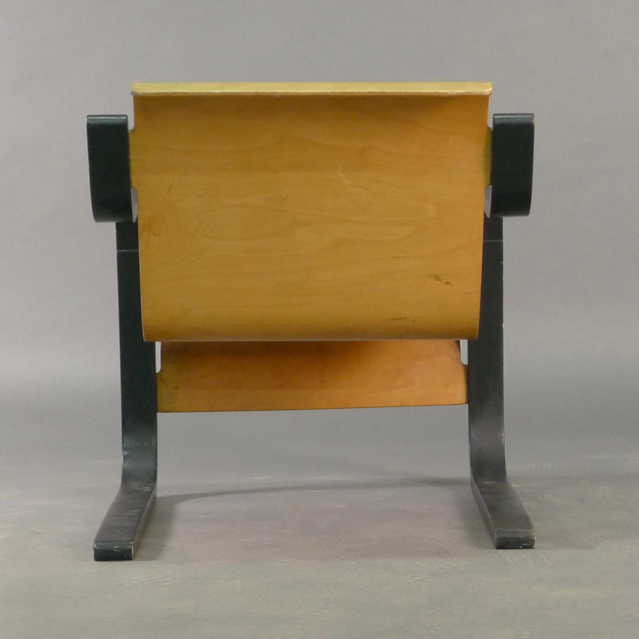 Alvar Aalto, Birch Plywood Cantilever Chair, Model 31, Huonekalu-ja, Finland In Good Condition For Sale In Wargrave, Berkshire