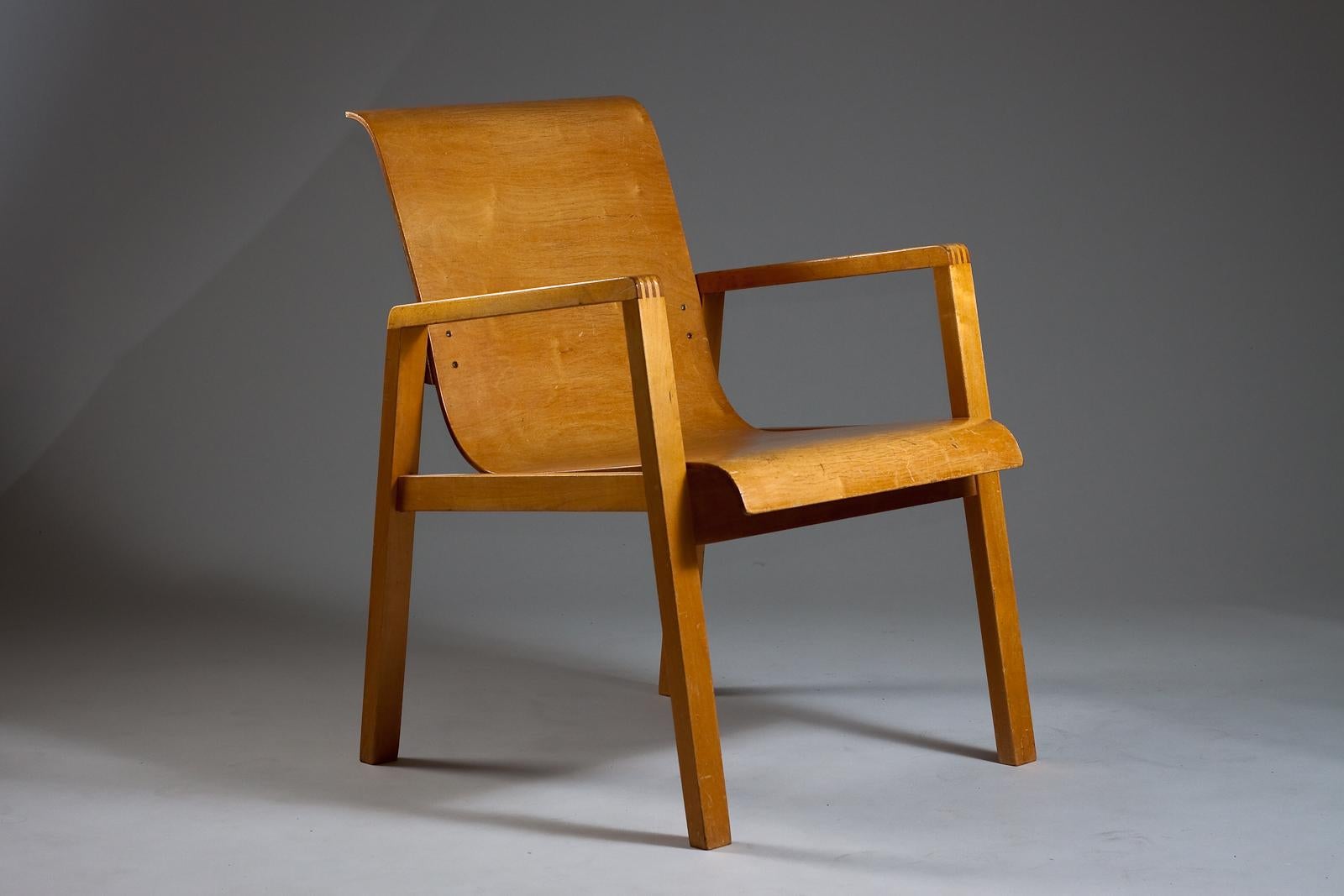 Lacquered Alvar Aalto, c.1950's Hallway chair model 402, for Paimio Sanatorium