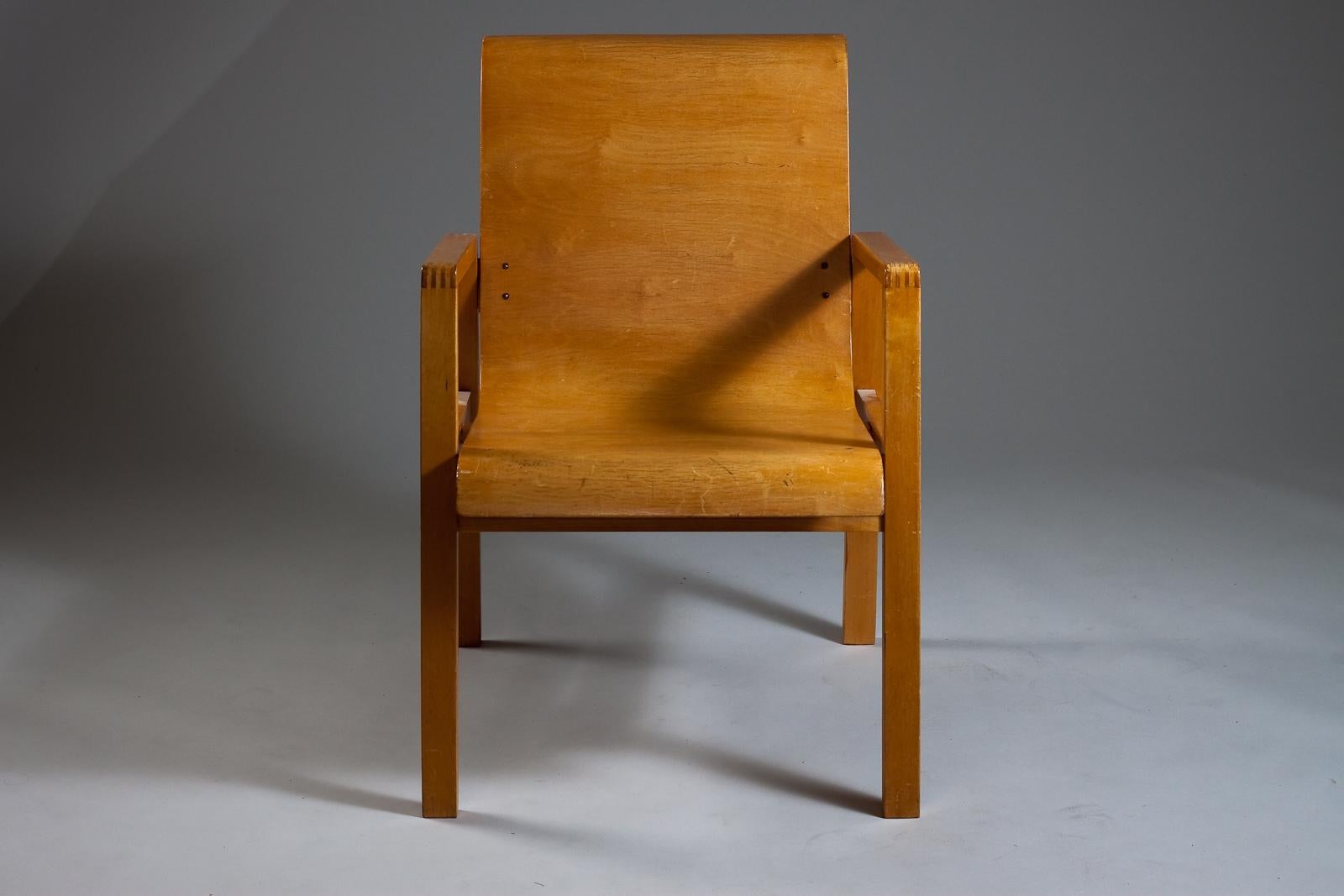 20th Century Alvar Aalto, c.1950's Hallway chair model 402, for Paimio Sanatorium