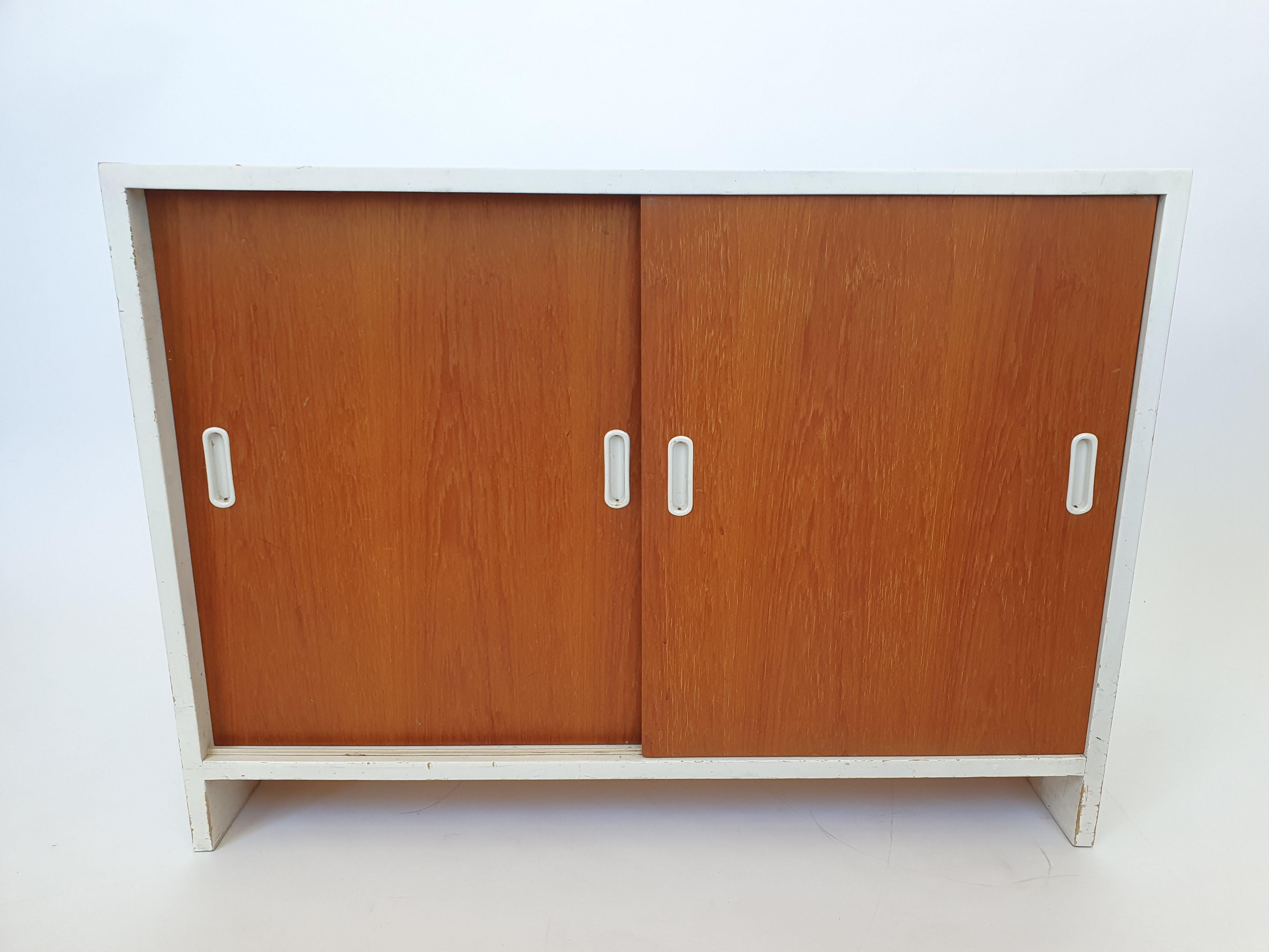 Finlandese Alvar Aalto Cabinet 217 di Artek negli anni '60 in vendita