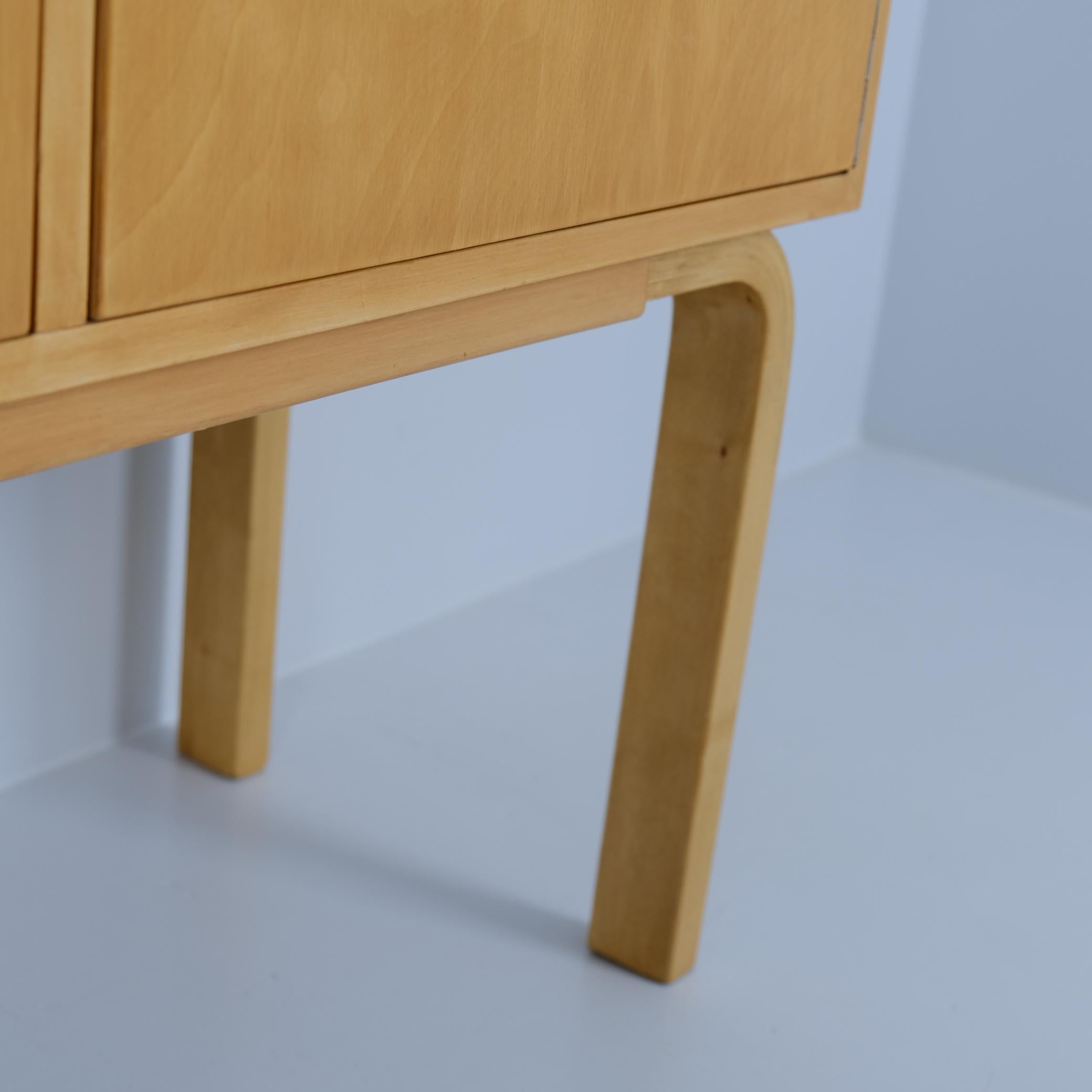 Alvar Aalto Cabinet Model. 810 in Birch, Artek 1950s For Sale 5