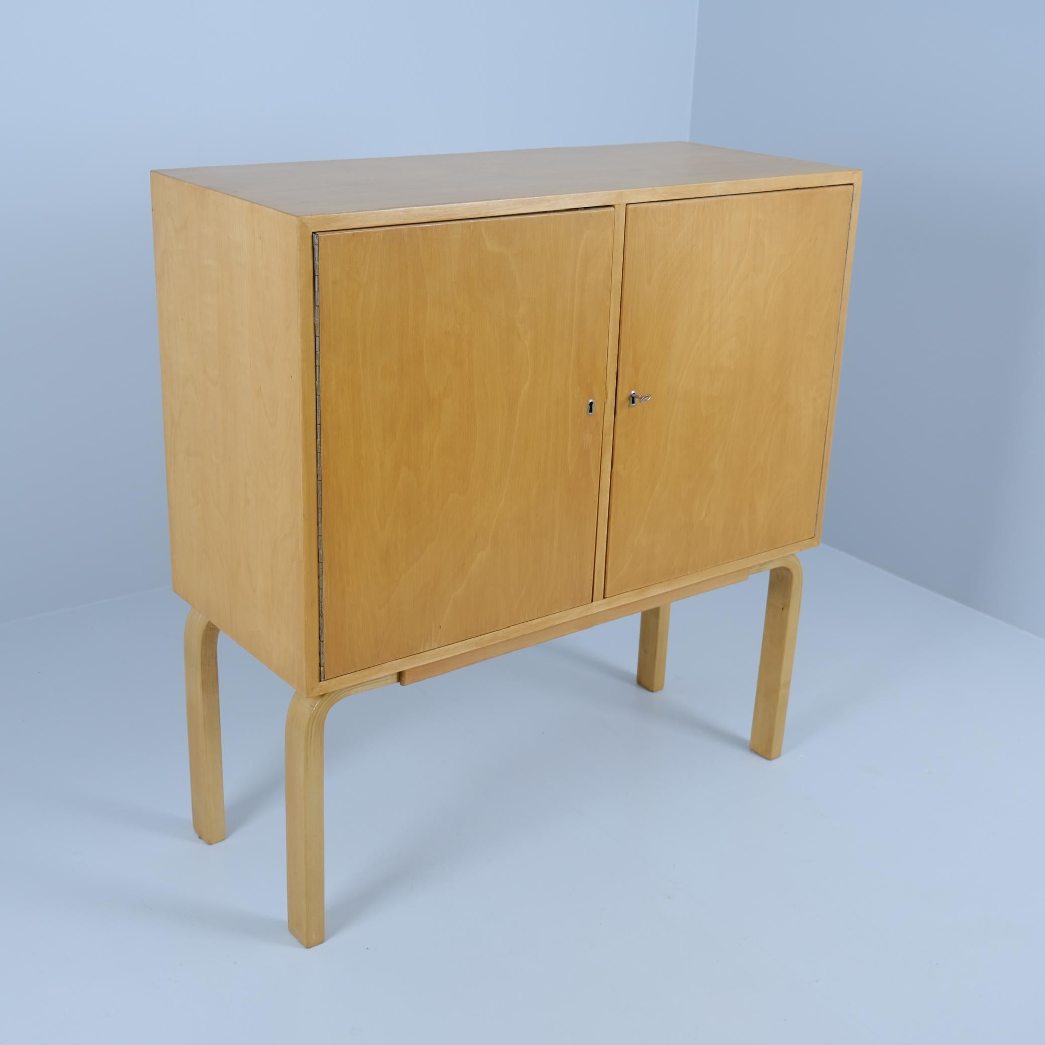 Alvar Aalto Cabinet Model. 810 in Birch, Artek 1950s For Sale 7