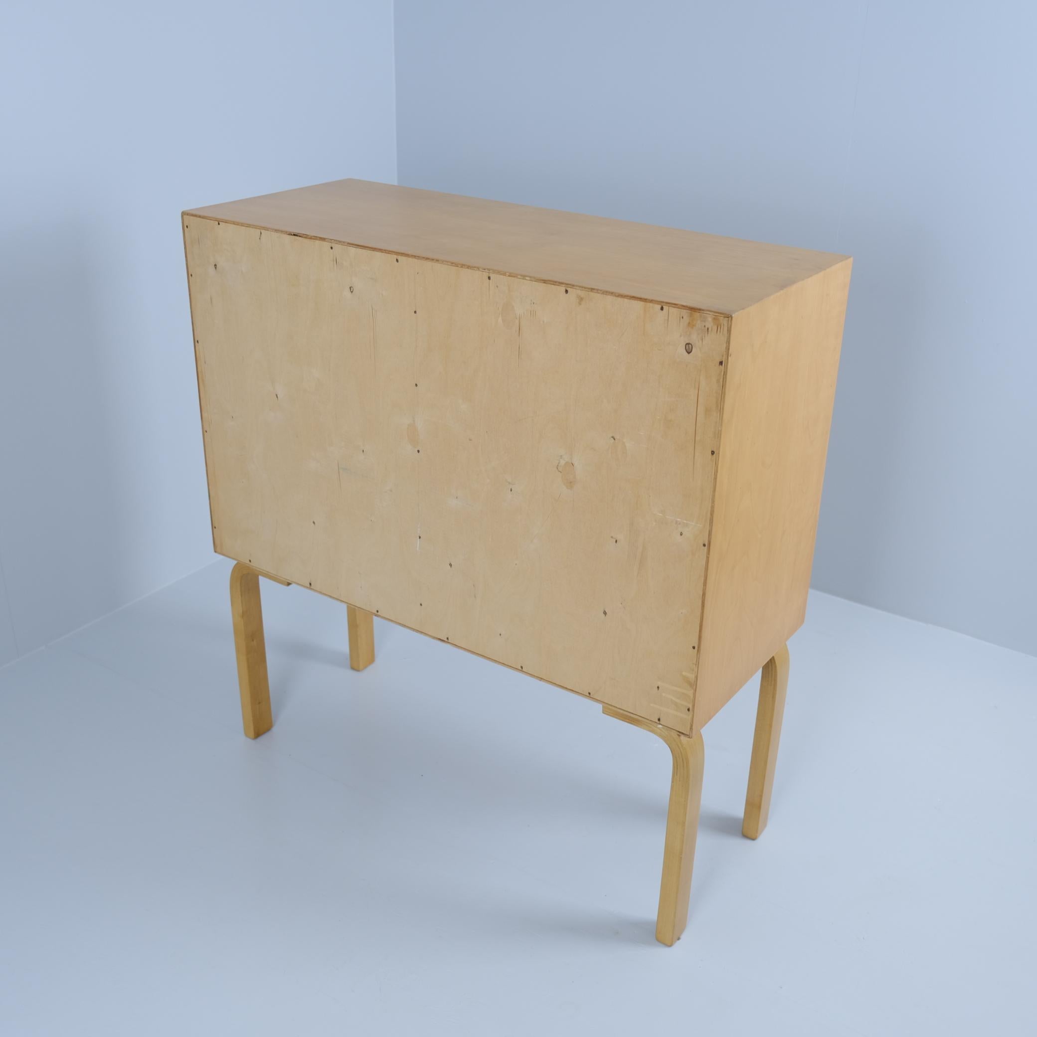 Alvar Aalto Cabinet Model. 810 in Birch, Artek 1950s For Sale 8