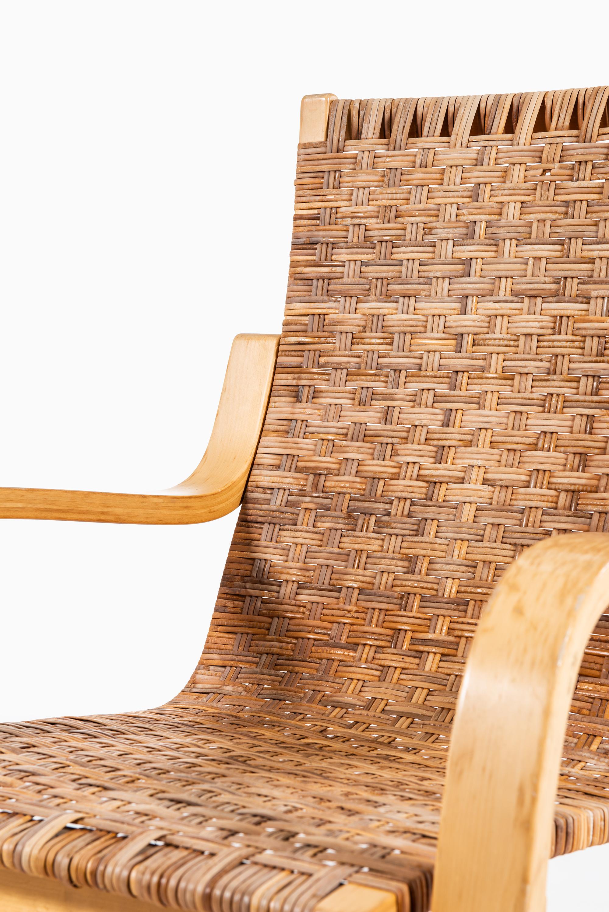 Finnish Alvar Aalto Cantilevered Easy Chair Model 406 by Artek in Finland