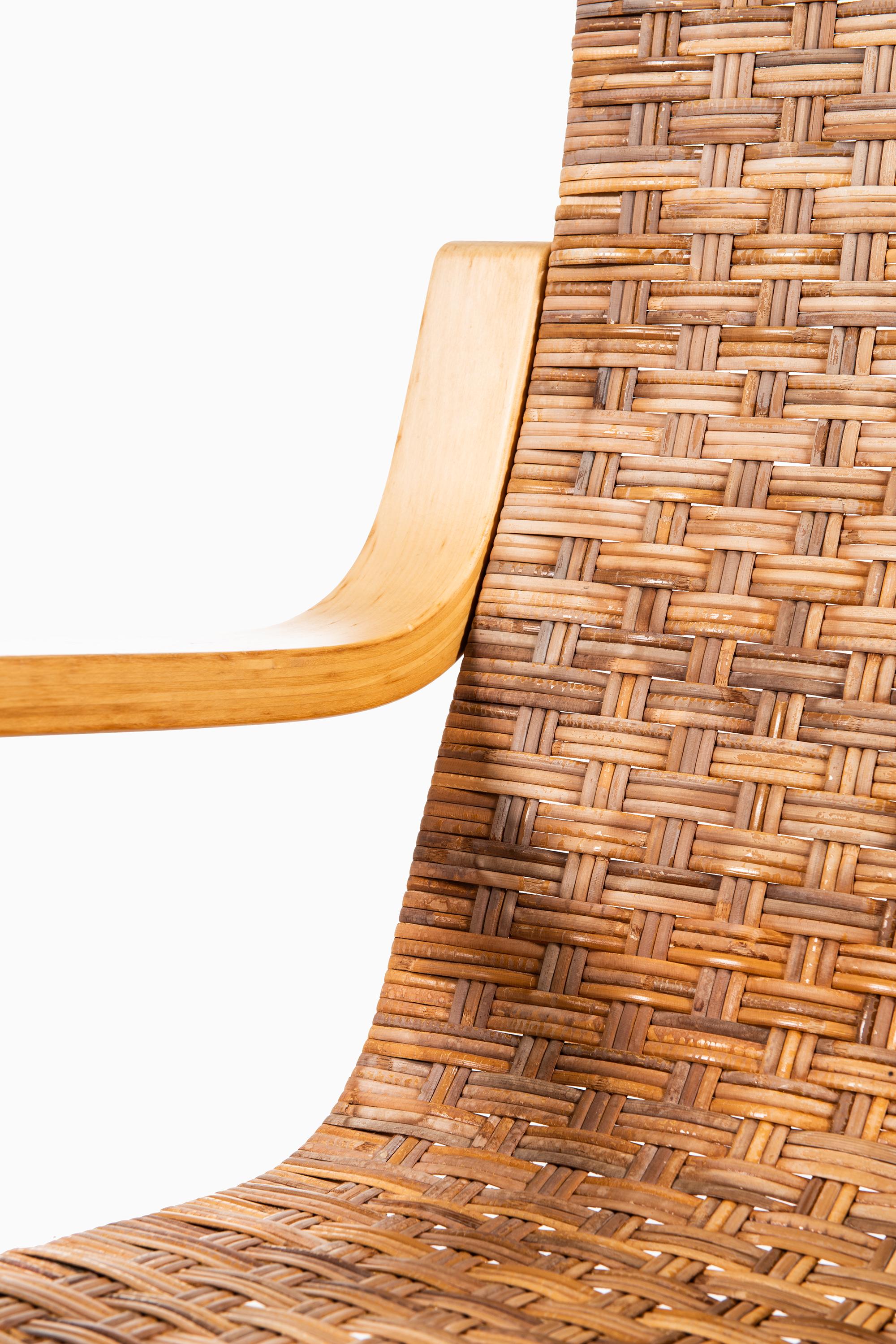 Alvar Aalto Cantilevered Easy Chair Model 406 by Artek in Finland In Good Condition In Limhamn, Skåne län