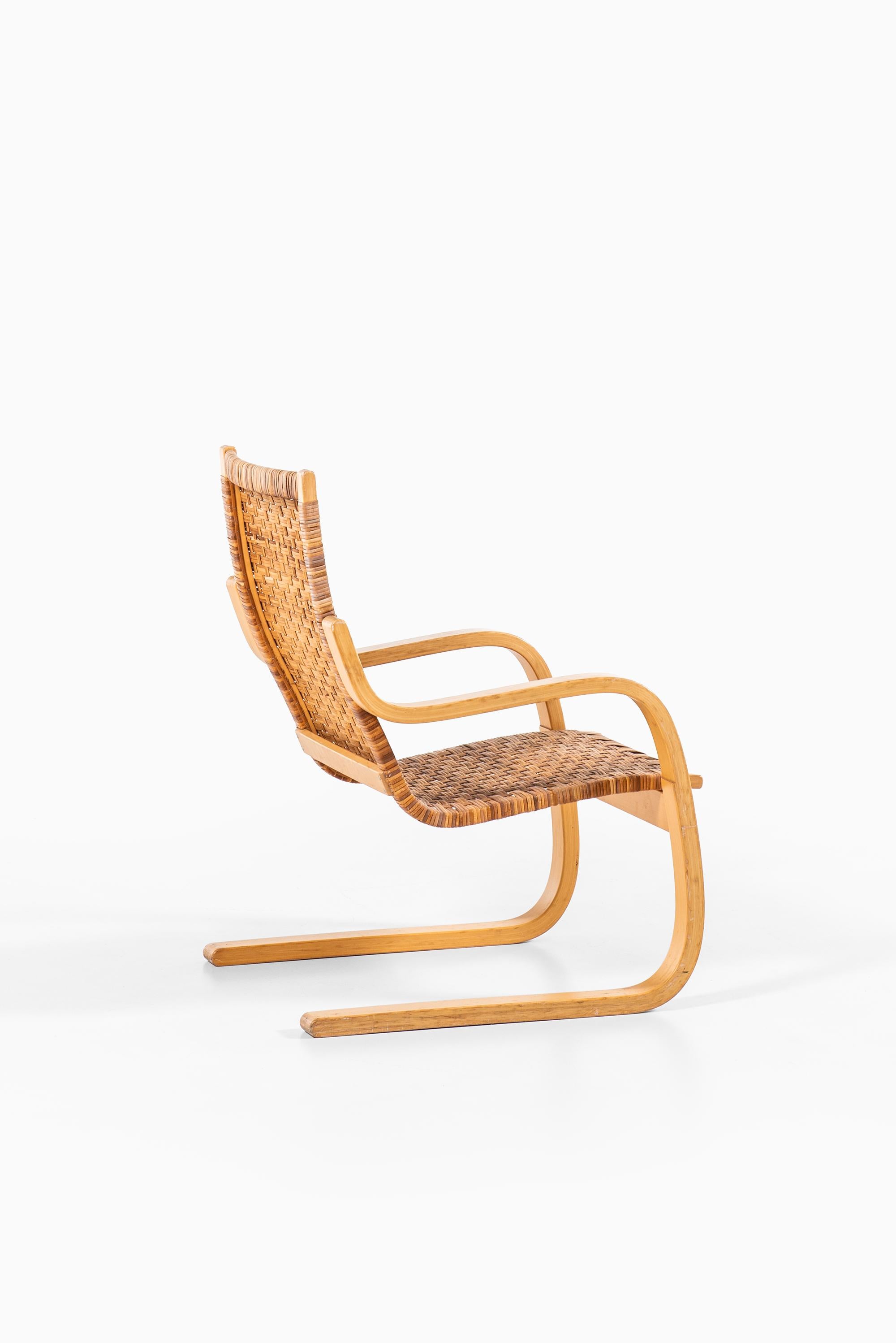 Alvar Aalto Cantilevered Easy Chair Model 406 by Artek in Finland 1