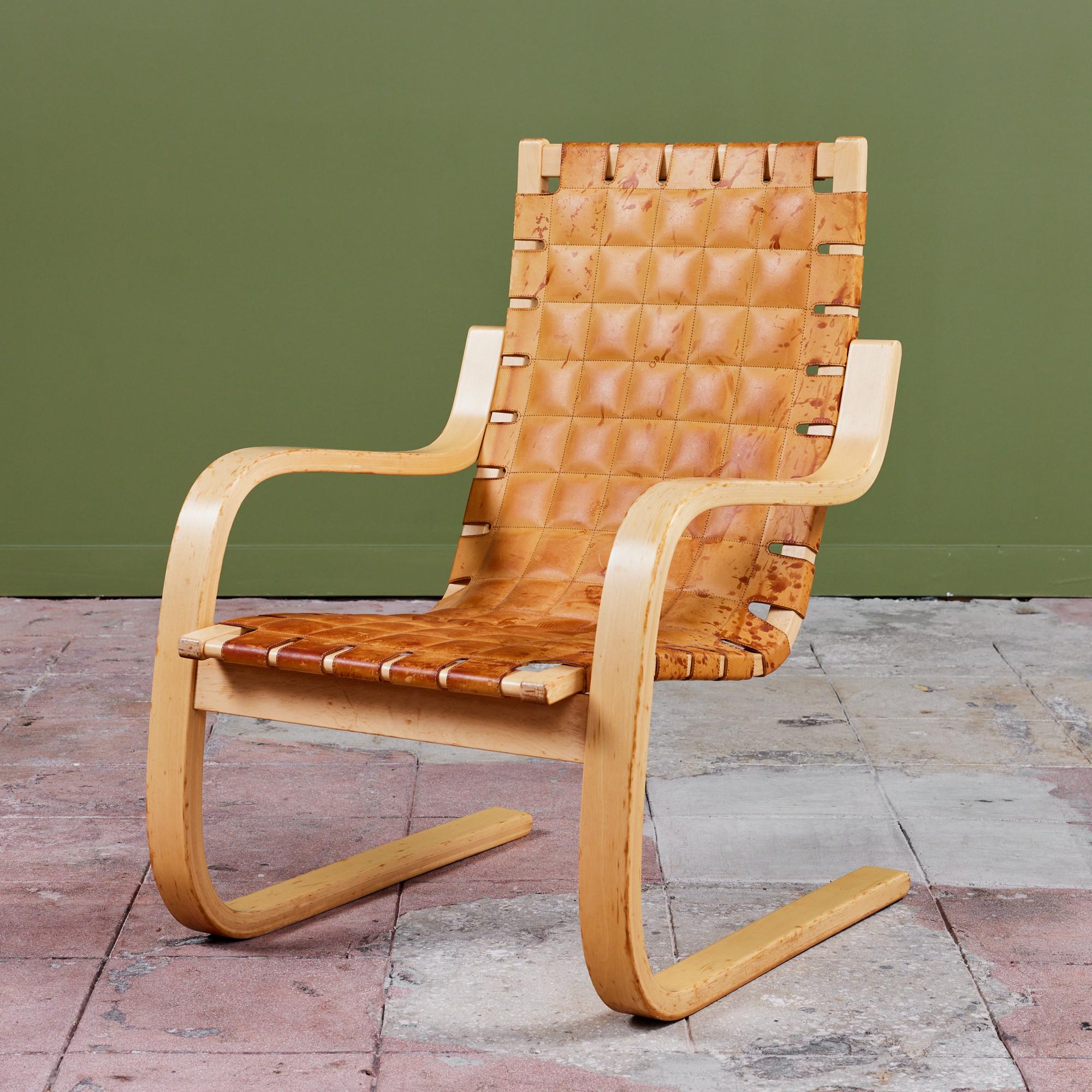 Alvar Aalto Cantilevered Leather Lounge Chair for Artek For Sale 4