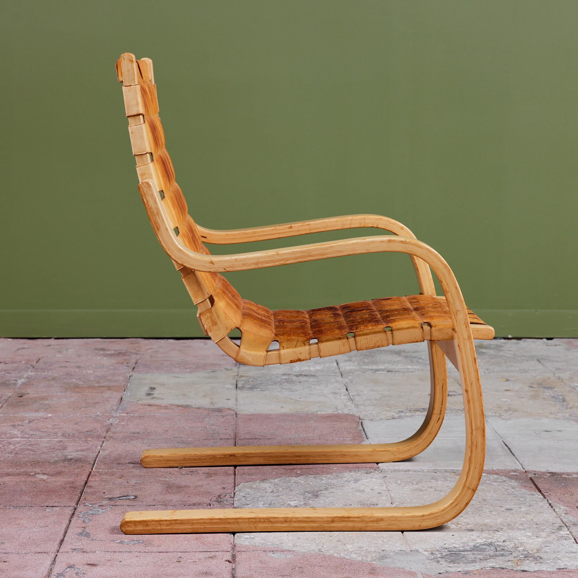 Alvar Aalto Cantilevered Leather Lounge Chair for Artek For Sale 1