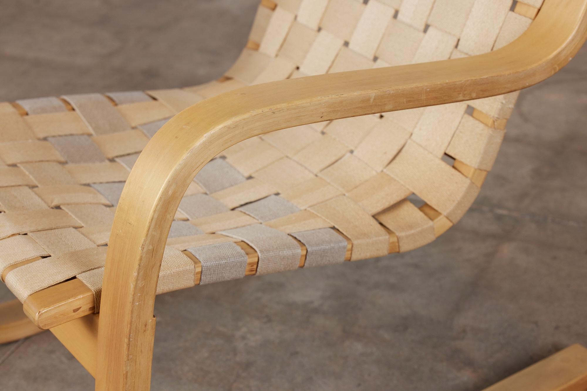 Alvar Aalto Cantilevered Lounge Chair for Artek 3