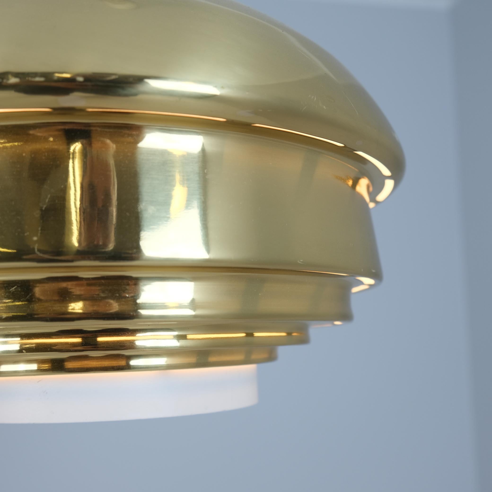 Lampada da soffitto Alvar Aalto Modello A335B, Ottone e metallo bianco, Valaistustyö anni '50 in vendita 3