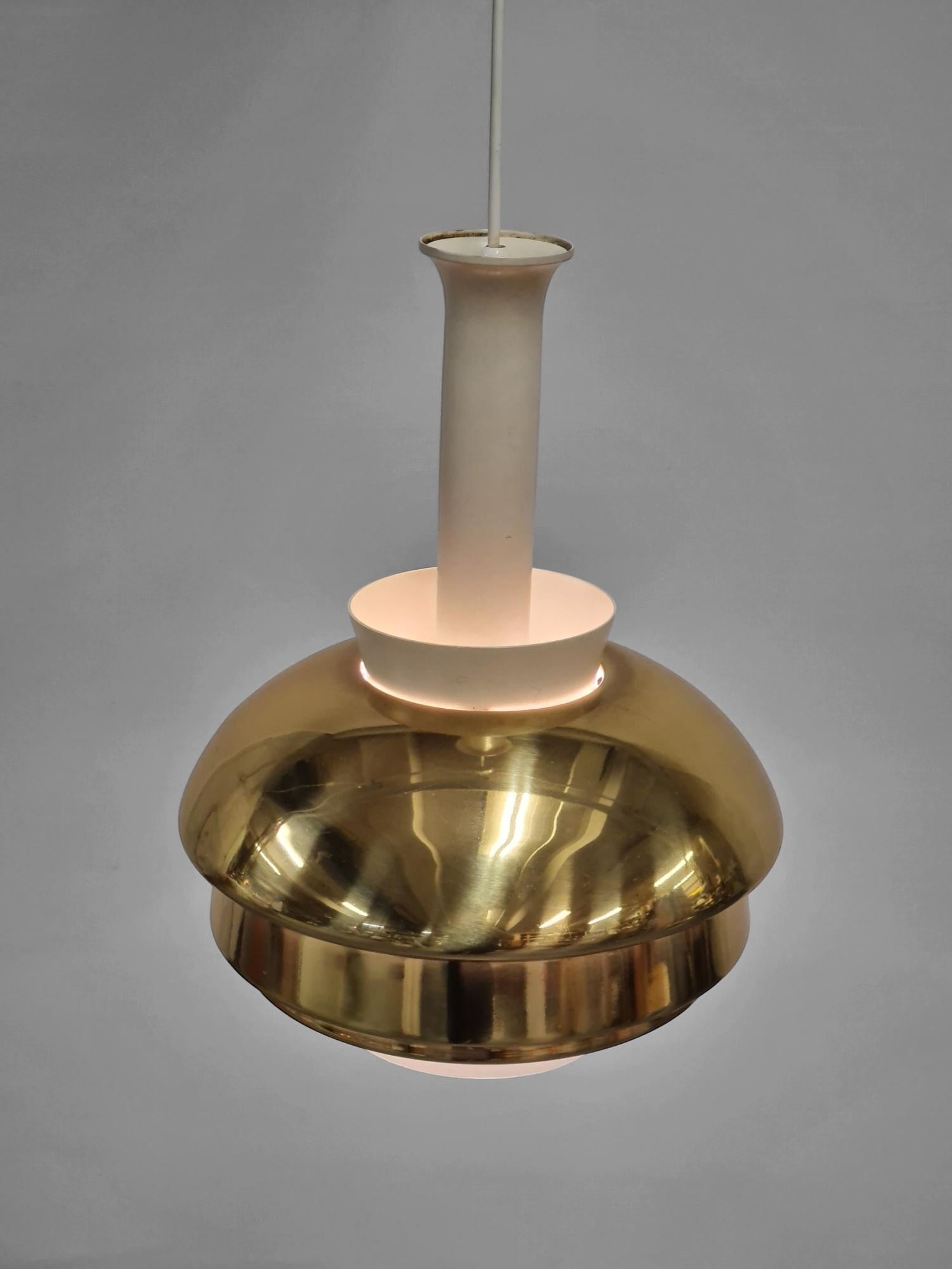 Lampada da soffitto Alvar Aalto Modello A335B, Ottone e metallo bianco, Valaistustyö anni '50 in vendita 4
