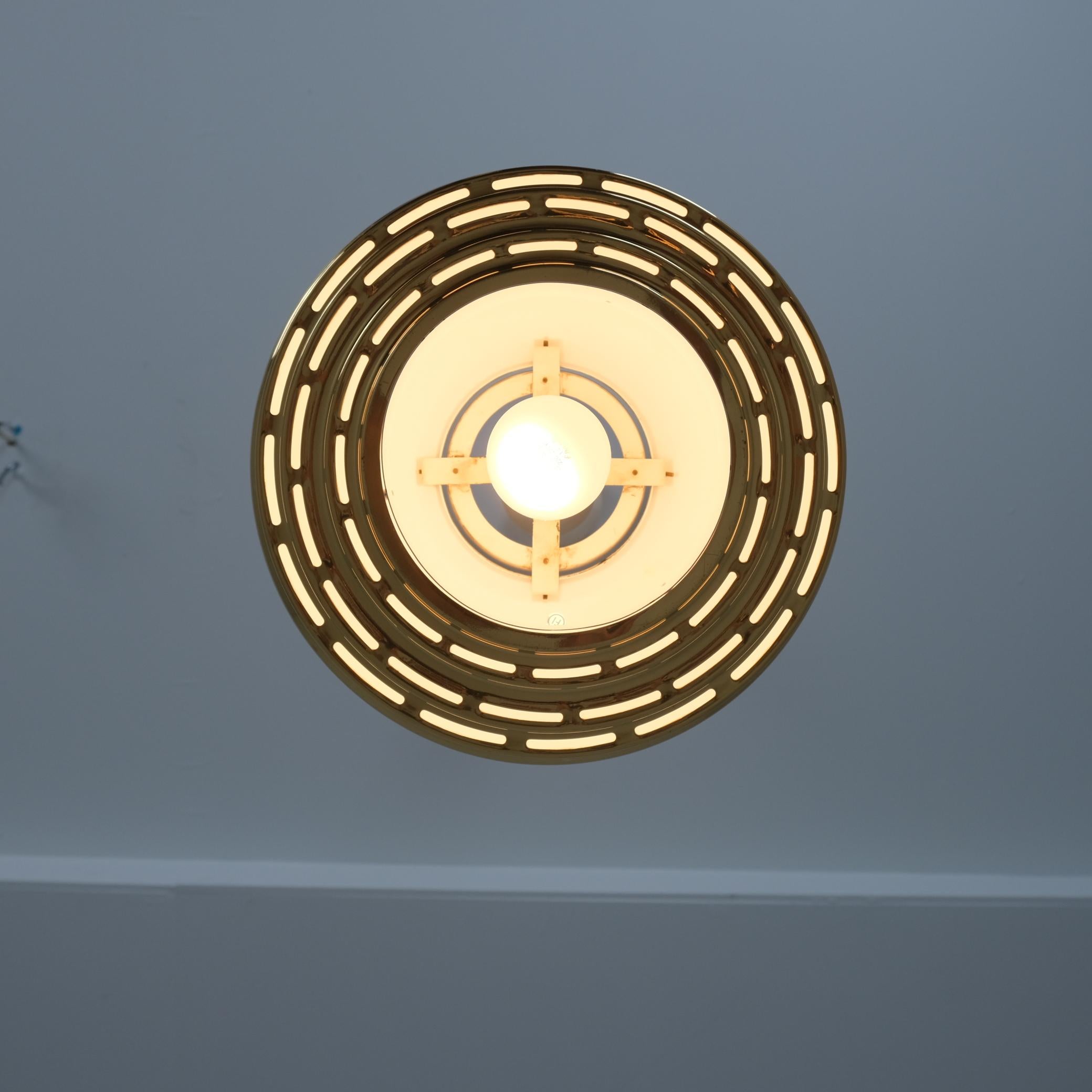 Lampada da soffitto Alvar Aalto Modello A335B, Ottone e metallo bianco, Valaistustyö anni '50 in vendita 6
