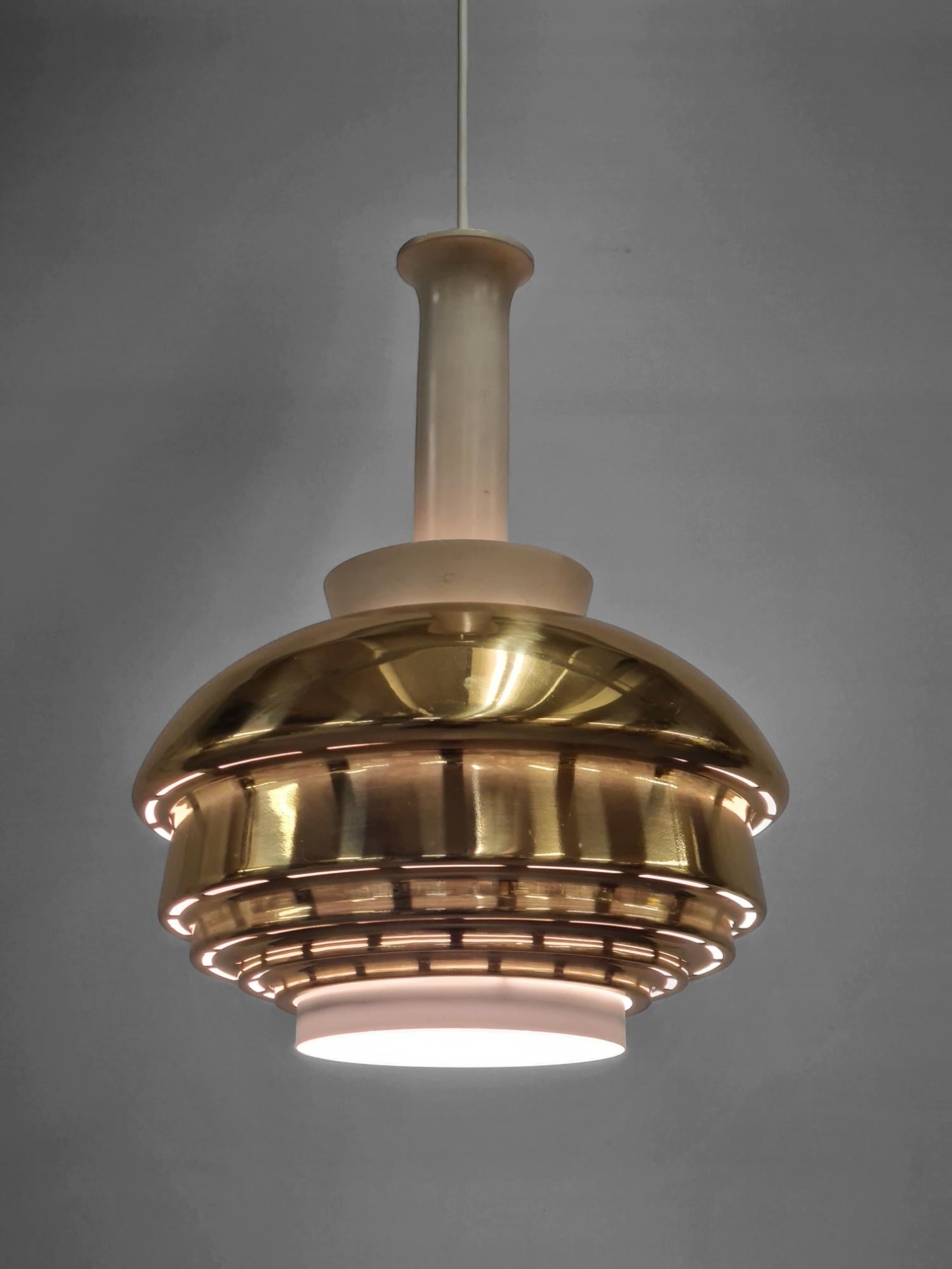 Lampada da soffitto Alvar Aalto Modello A335B, Ottone e metallo bianco, Valaistustyö anni '50 in vendita 9
