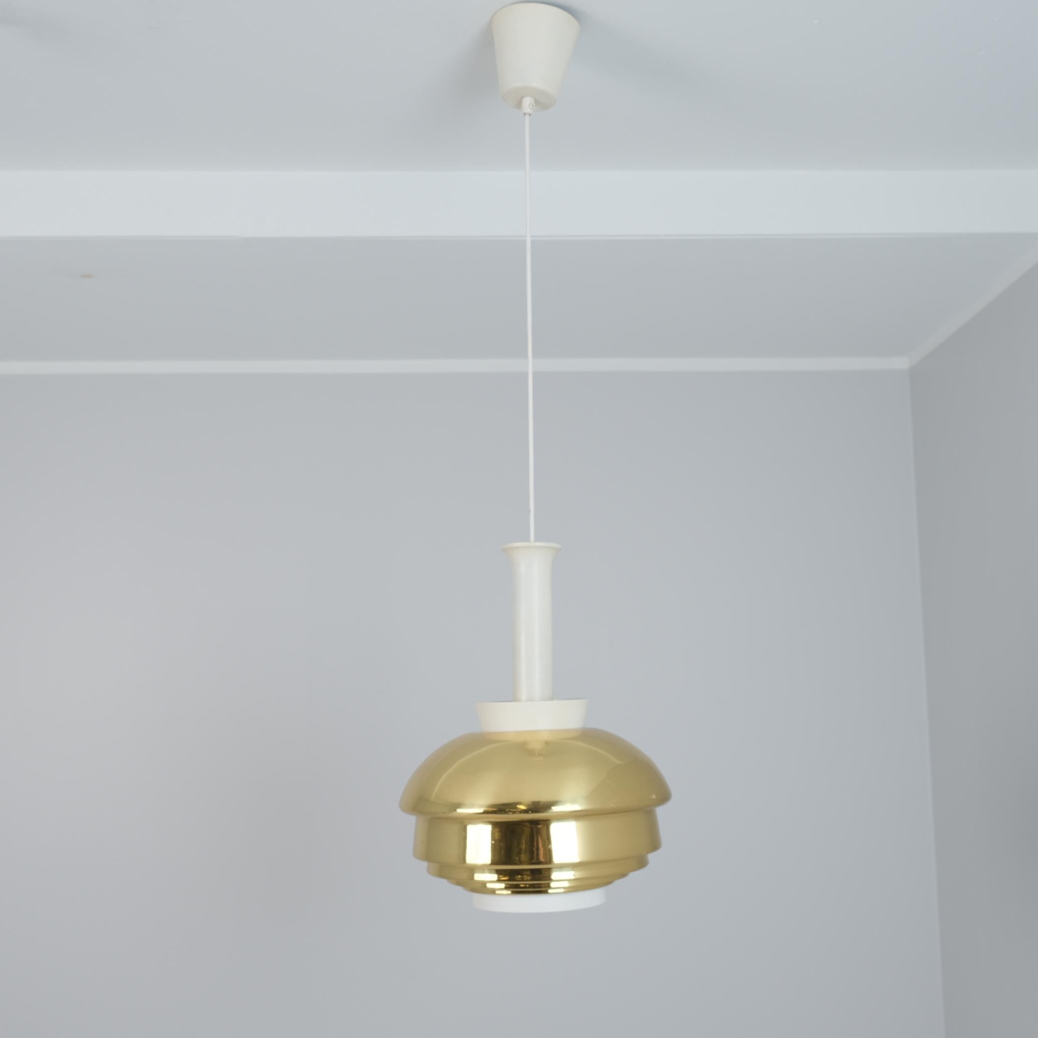 Poiché Alvar Aalto si ispirava spesso alla natura che lo circondava, questo design a strati crea un'esperienza piacevole per gli occhi e si ispira anche all'alveare, anche se la lampada ad alveare è nota per essere una sospensione diversa. Oltre