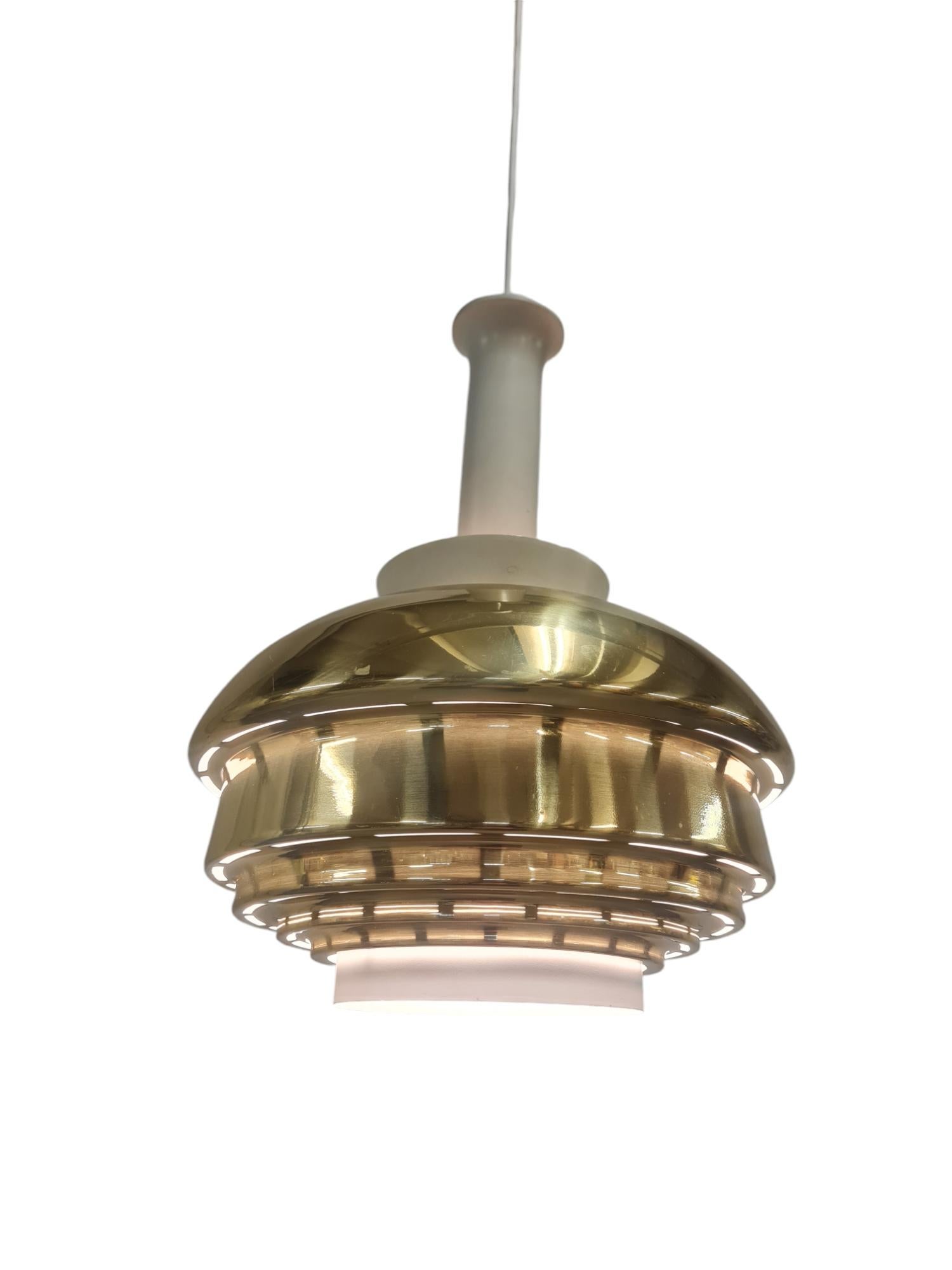 Lampada da soffitto Alvar Aalto Modello A335B, Ottone e metallo bianco, Valaistustyö anni '50 In condizioni buone in vendita a Helsinki, FI
