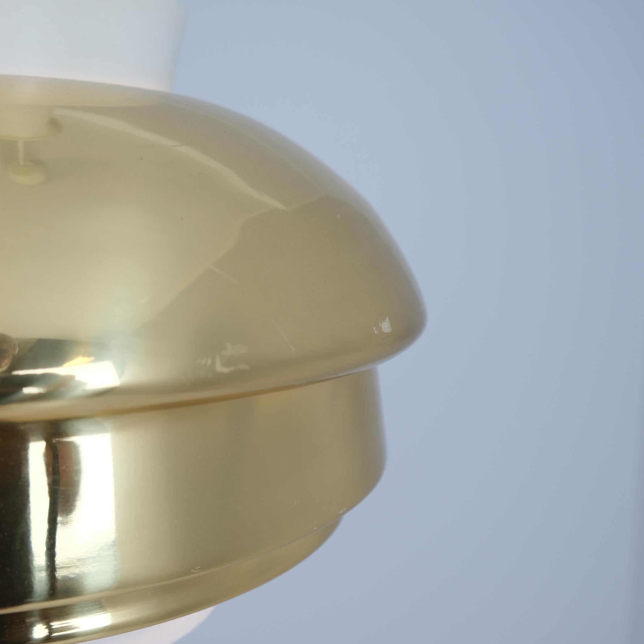 Lampada da soffitto Alvar Aalto Modello A335B, Ottone e metallo bianco, Valaistustyö anni '50 in vendita 1