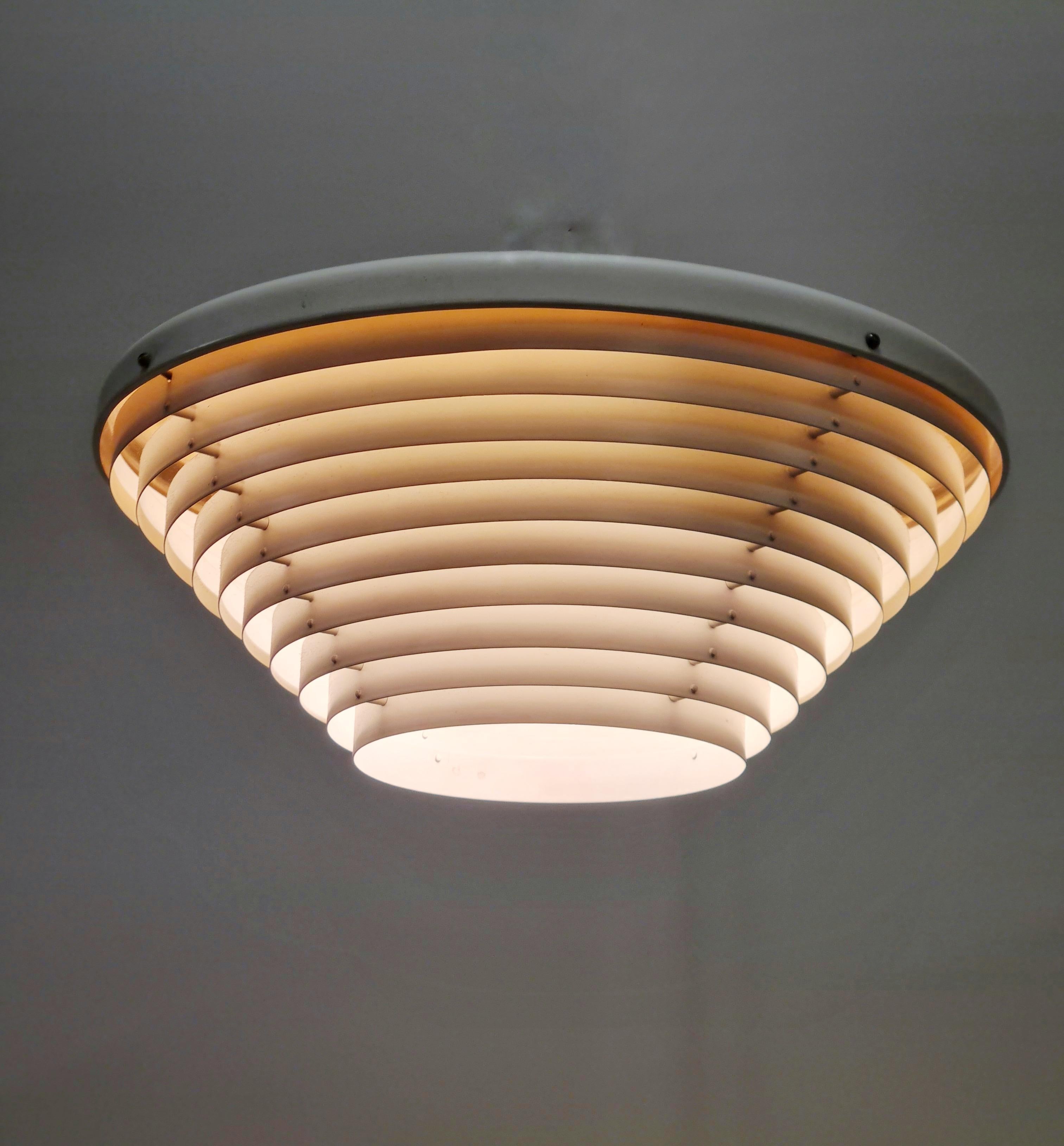 Alvar Aalto Ceiling Lamp Model. A605 in White & Brass, Valaistustyö 1950s 4