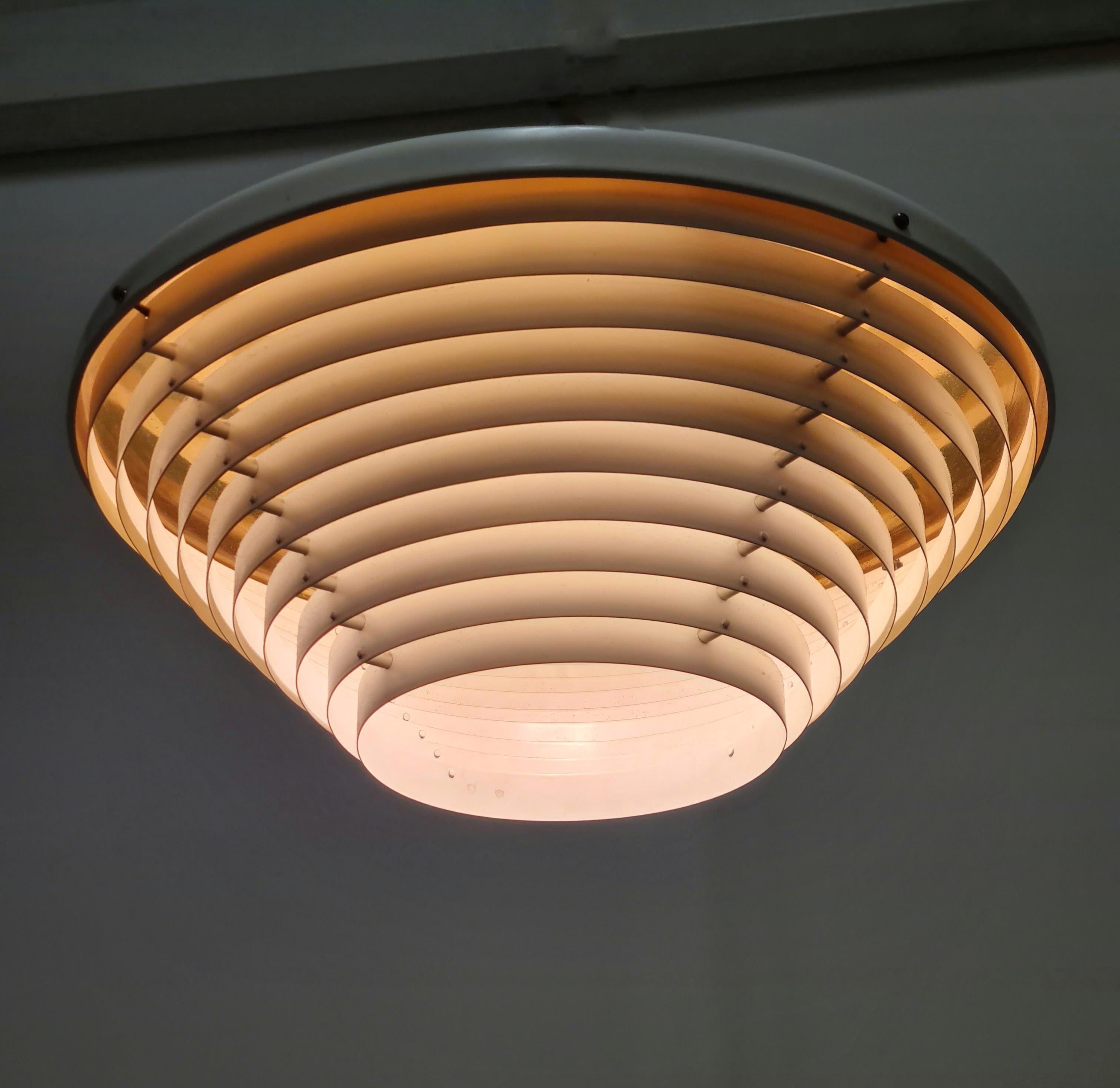 Alvar Aalto Ceiling Lamp Model. A605 in White & Brass, Valaistustyö 1950s 5