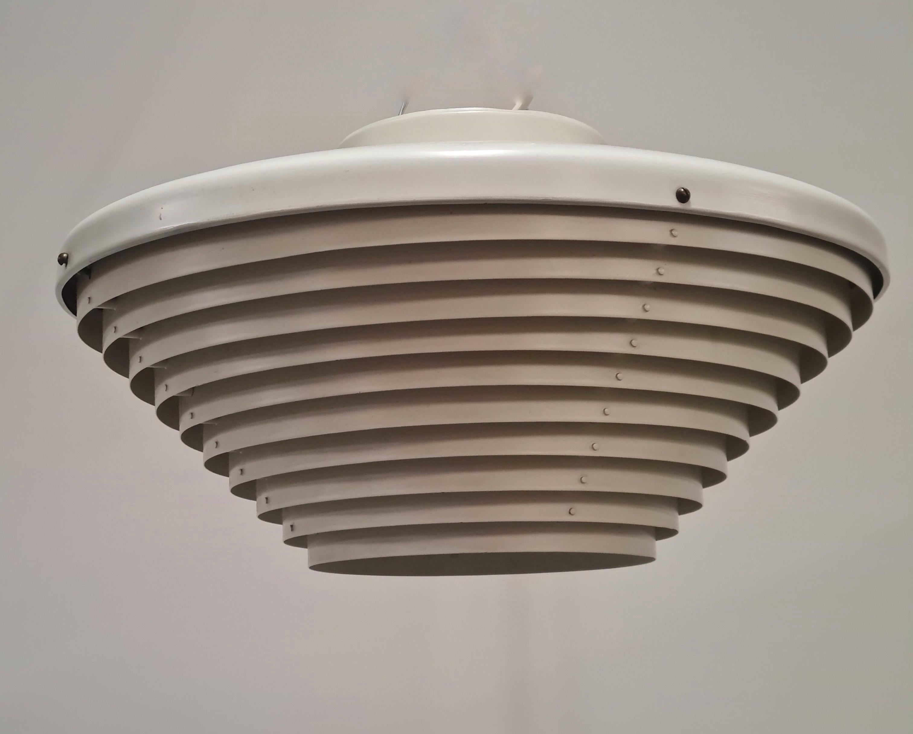 Mid-20th Century Alvar Aalto Ceiling Lamp Model. A605 in White & Brass, Valaistustyö 1950s