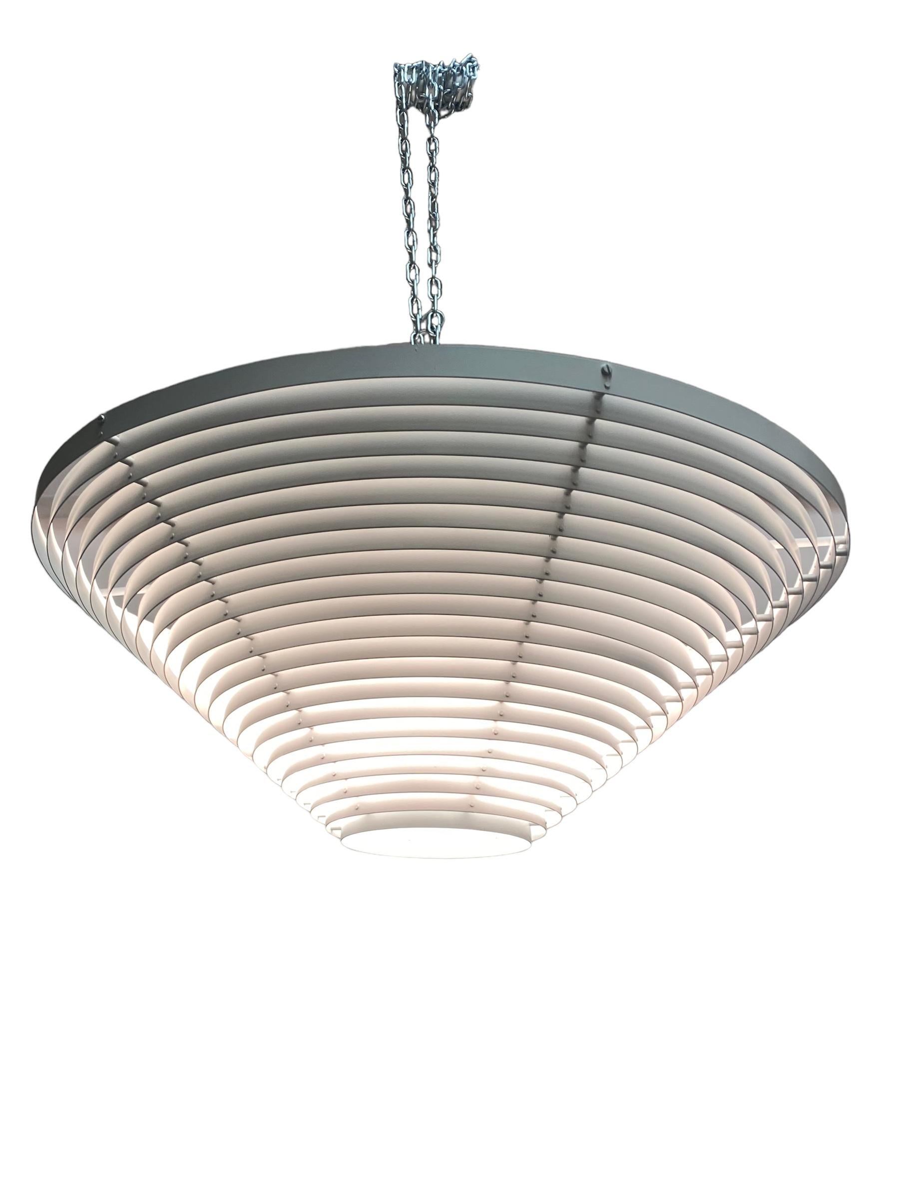 An iconic ceiling pendant model A622, designed by Alvar Aalto in the 1950s, and manufactured by Valaisinpaja Oy in Finland in the 1970s. In line with all Aalto furniture and lighting designs, this piece is very minimalistic and functional. The