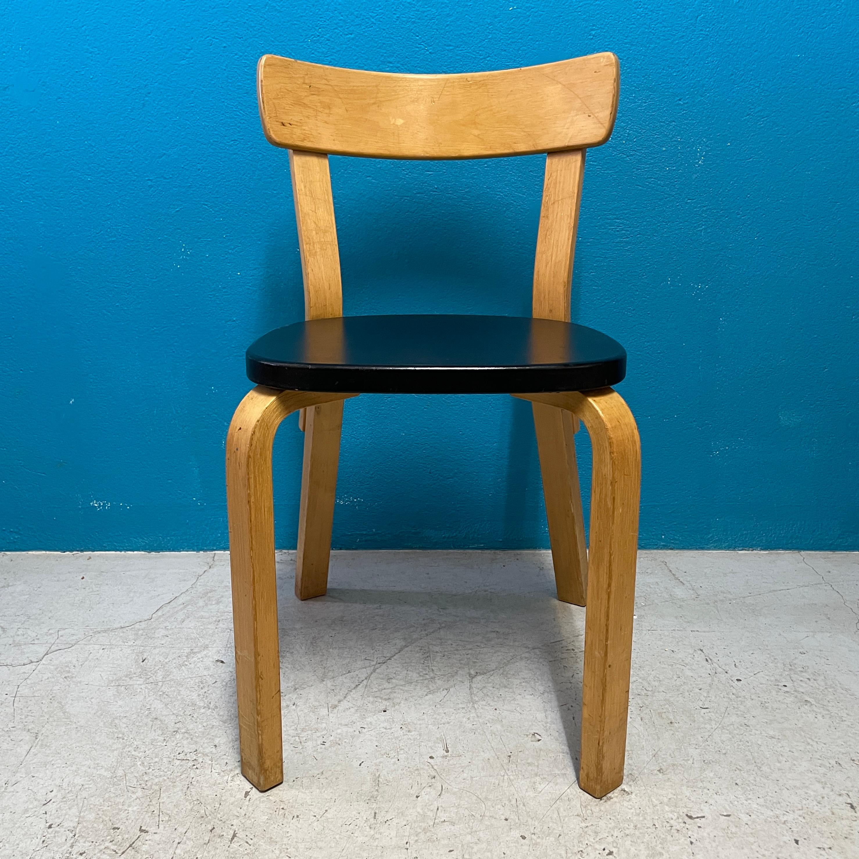 Alvar Aalto Chair 69 for Artek Finland, Vintage Condition In Fair Condition In Turku, FI