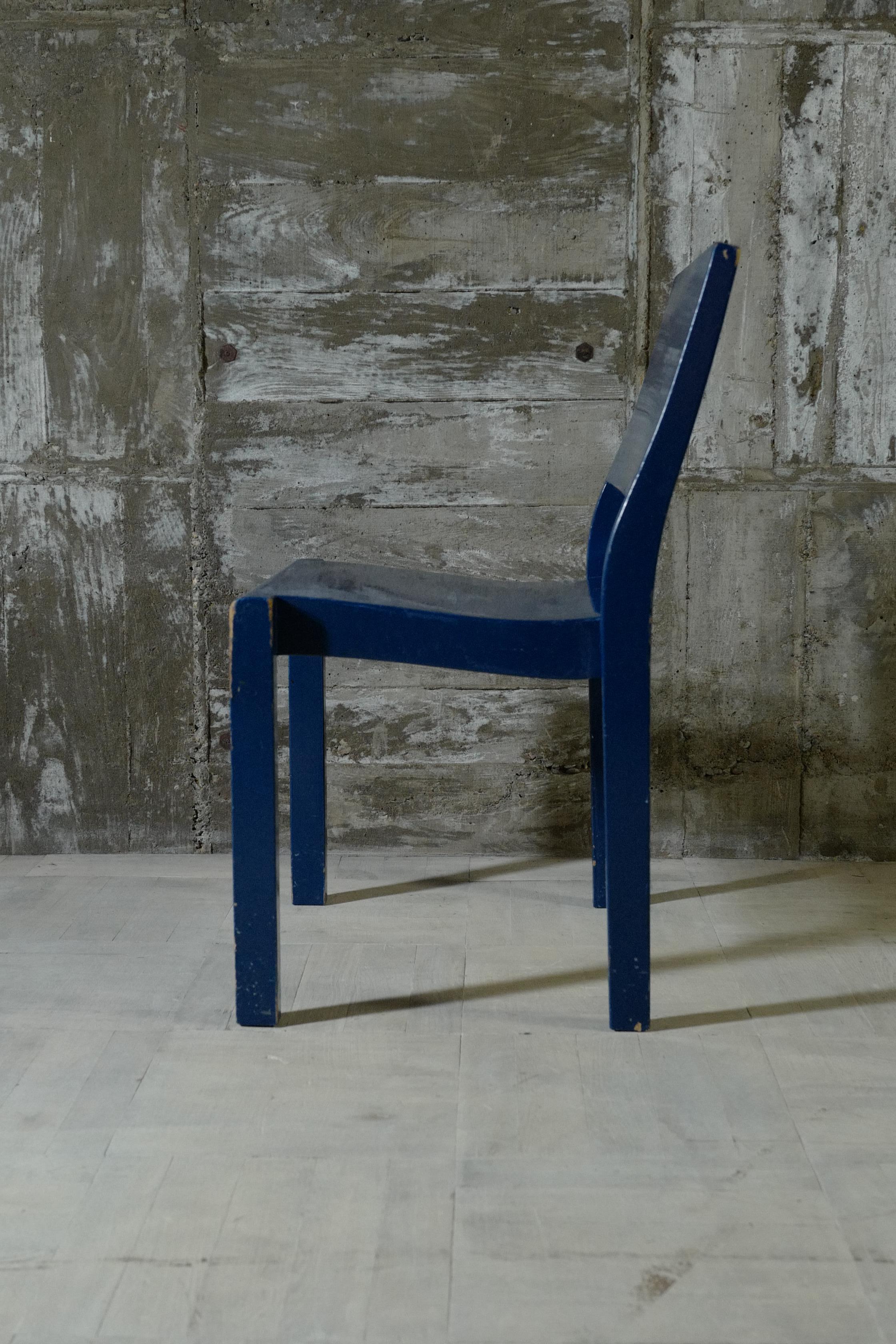 Modern alvar aalto chair611 40's painted blue For Sale