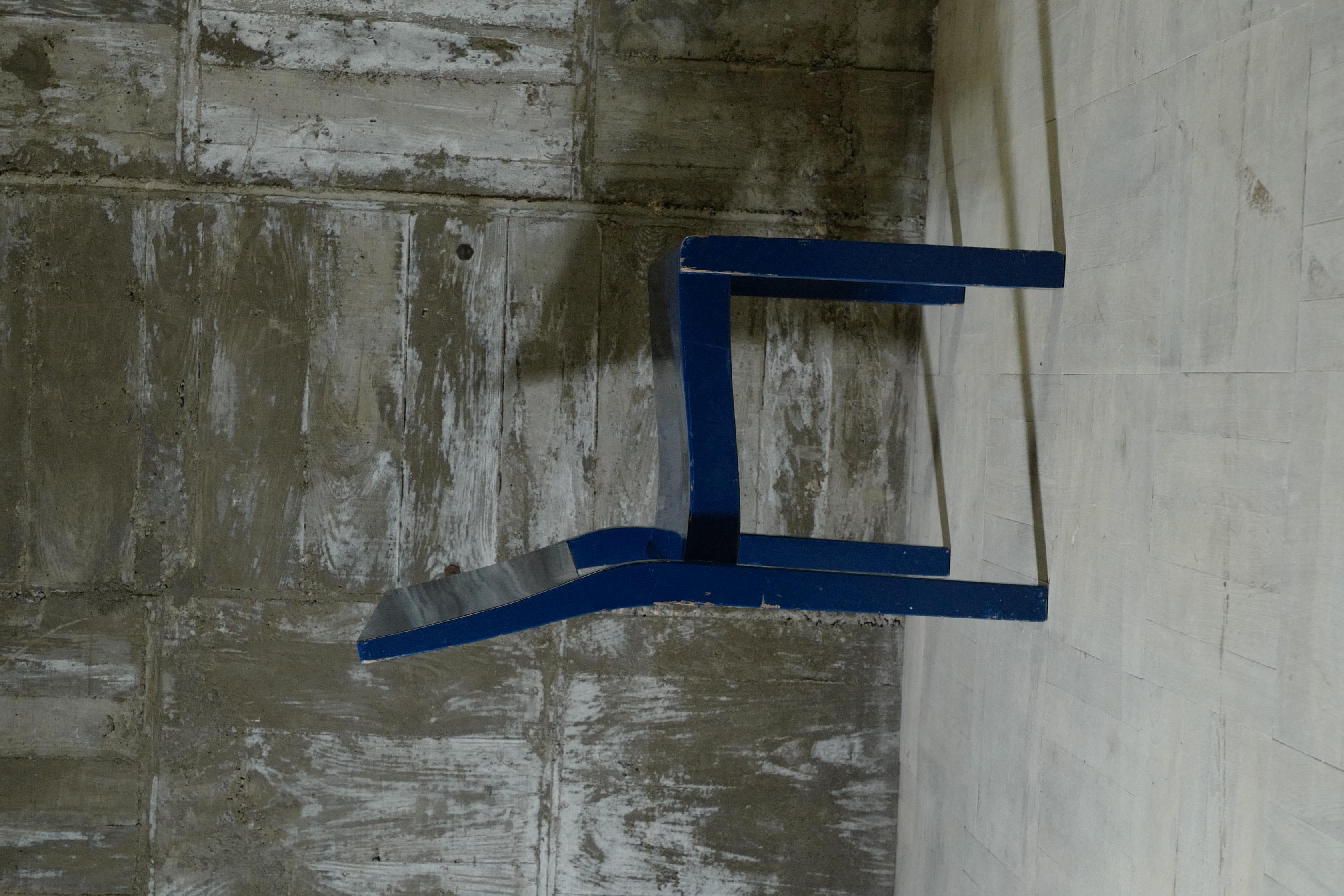 Lacquered alvar aalto chair611 40's painted blue For Sale