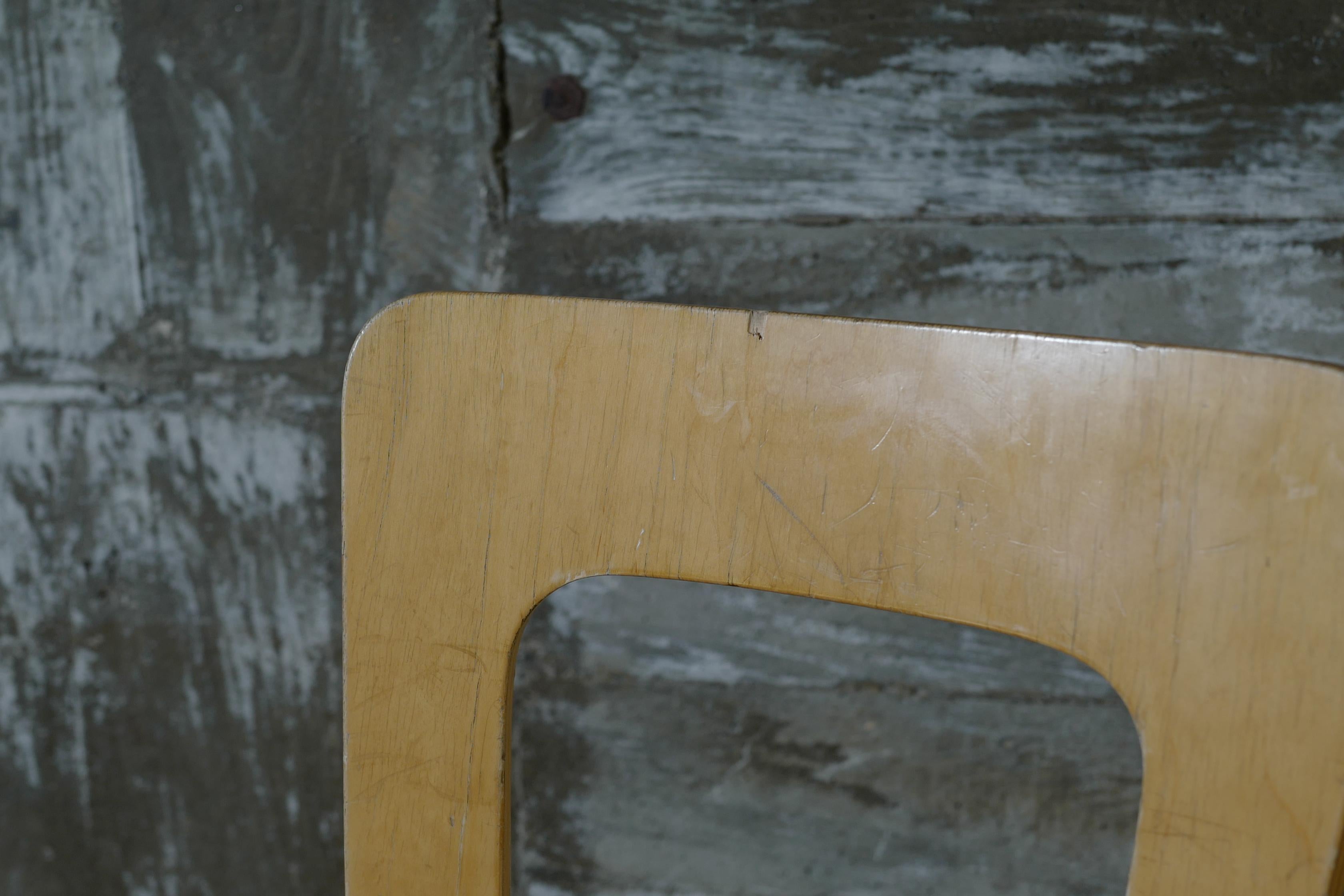 Birch alvar aalto chair65 black linoleum top For Sale