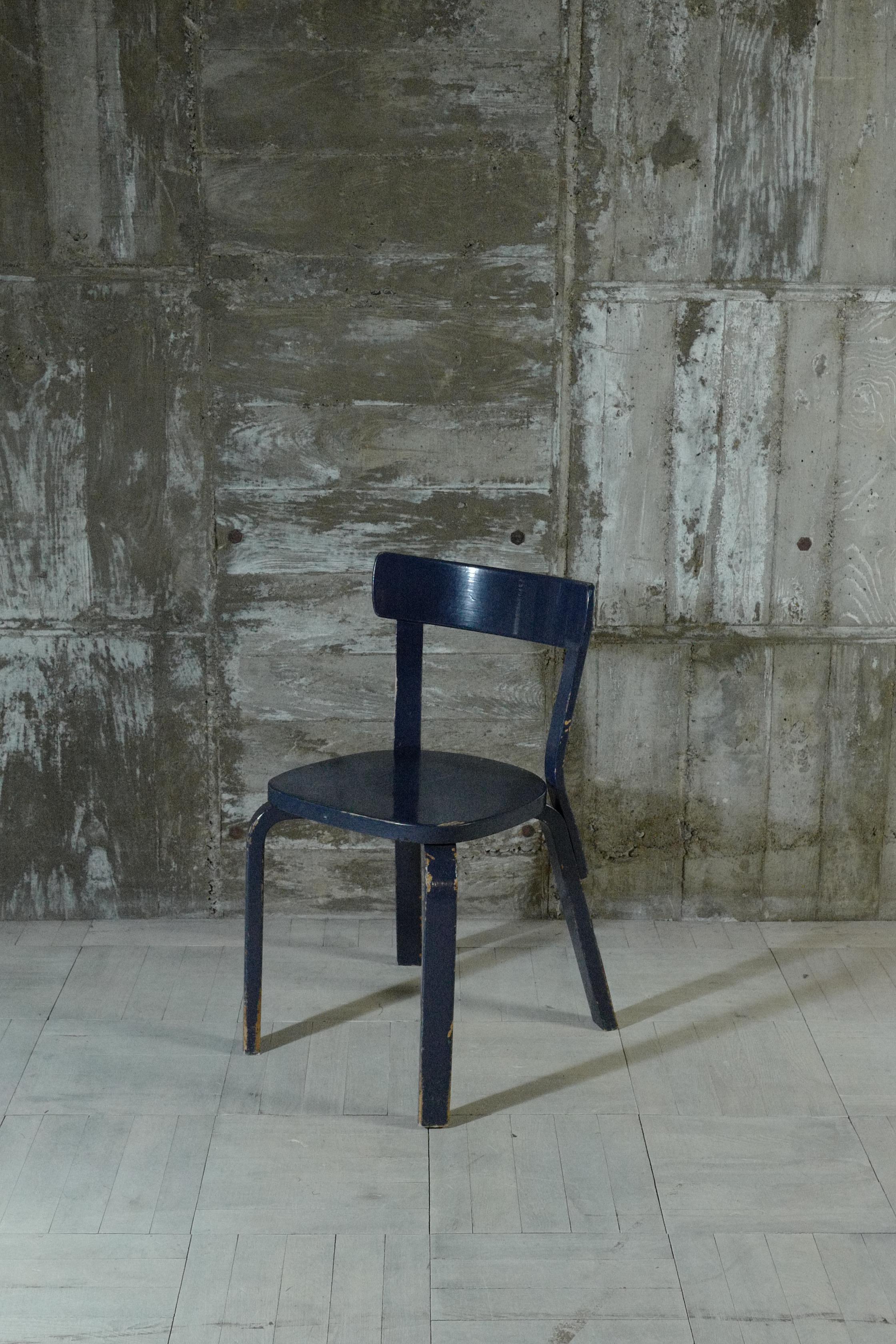alvar aalto chair69 Painted Deep blue   1930's In Fair Condition For Sale In 東御市, JP